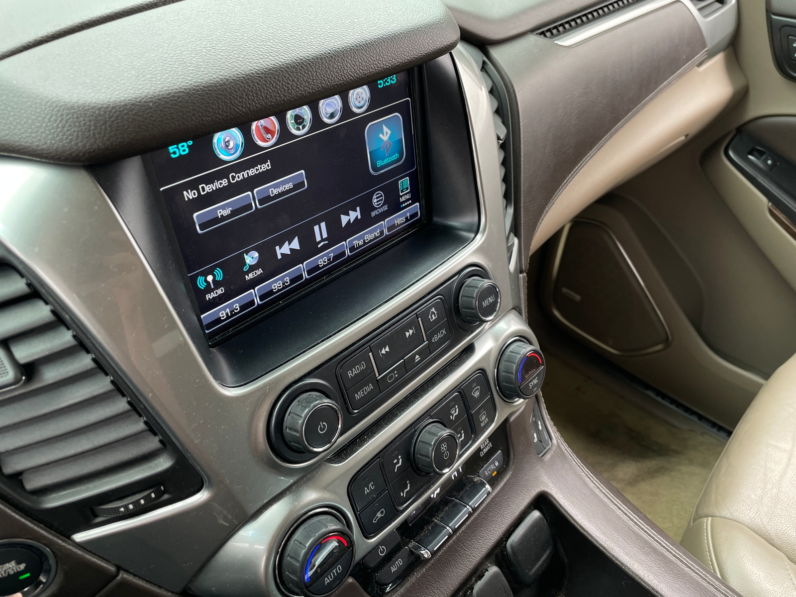 Thumbnail: 2017 Chevrolet Suburban - 3