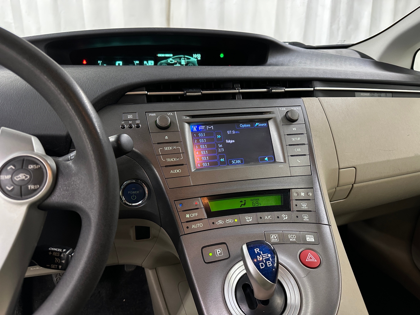 Thumbnail: 2015 Toyota Prius - 4