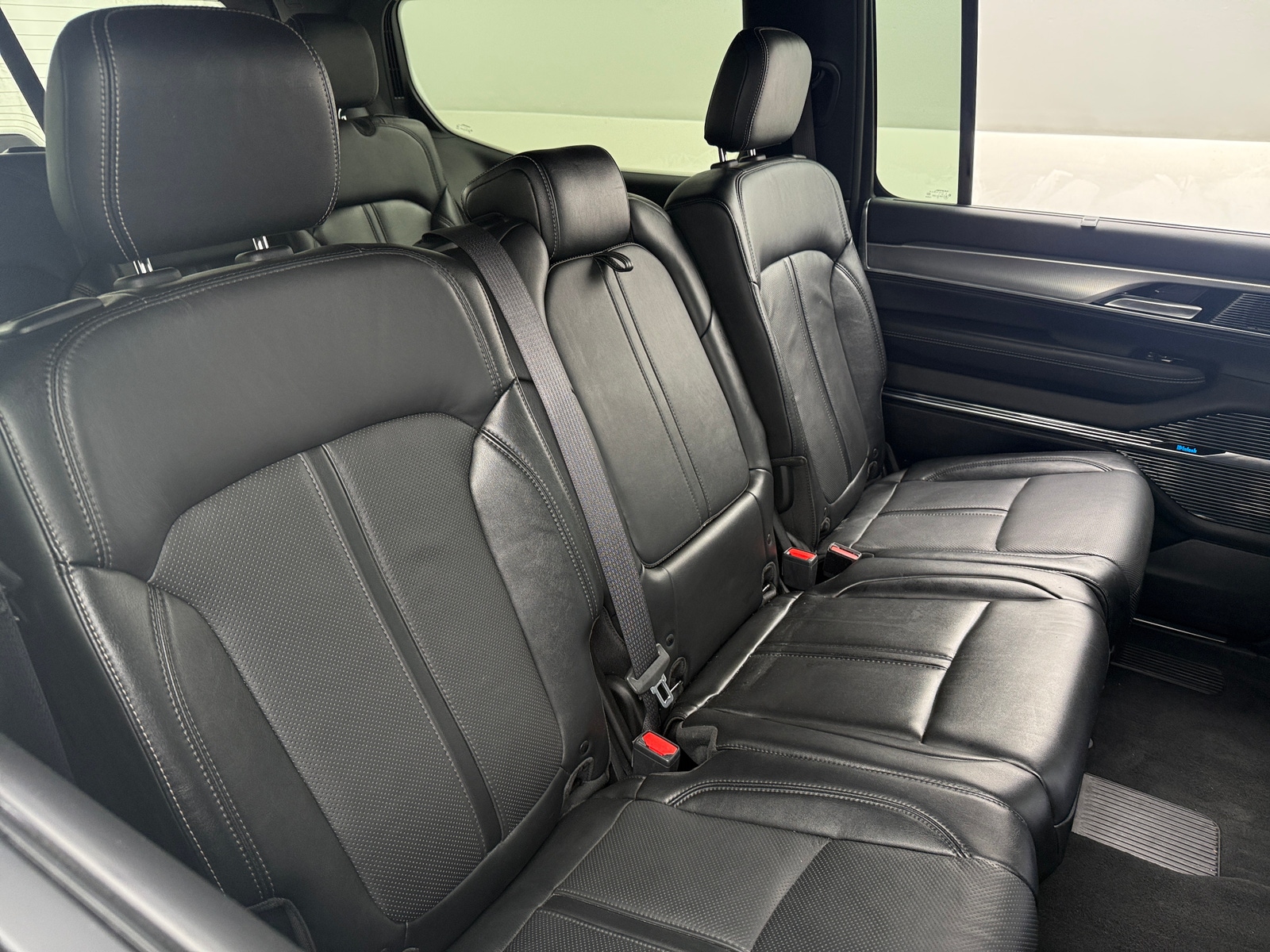 Thumbnail: 2022 Jeep Grand Wagoneer - 5