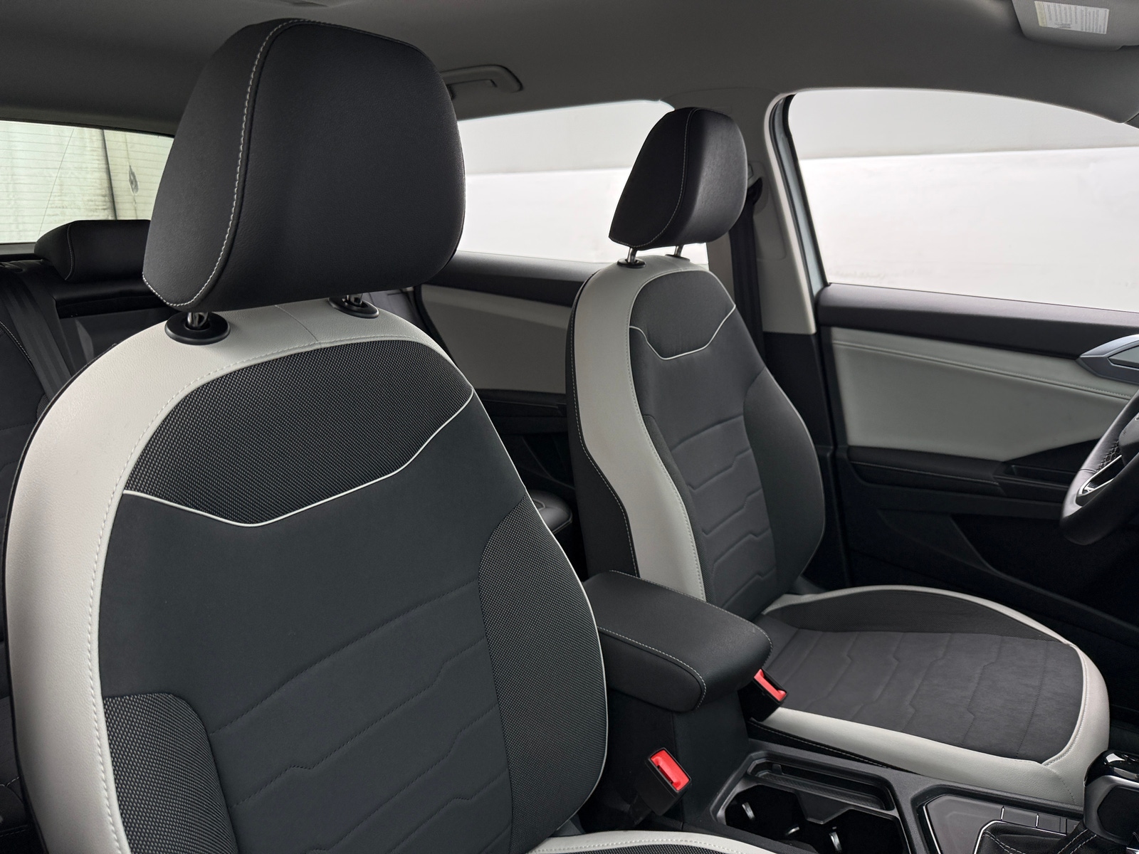 Thumbnail: 2025 Volkswagen Taos - 2