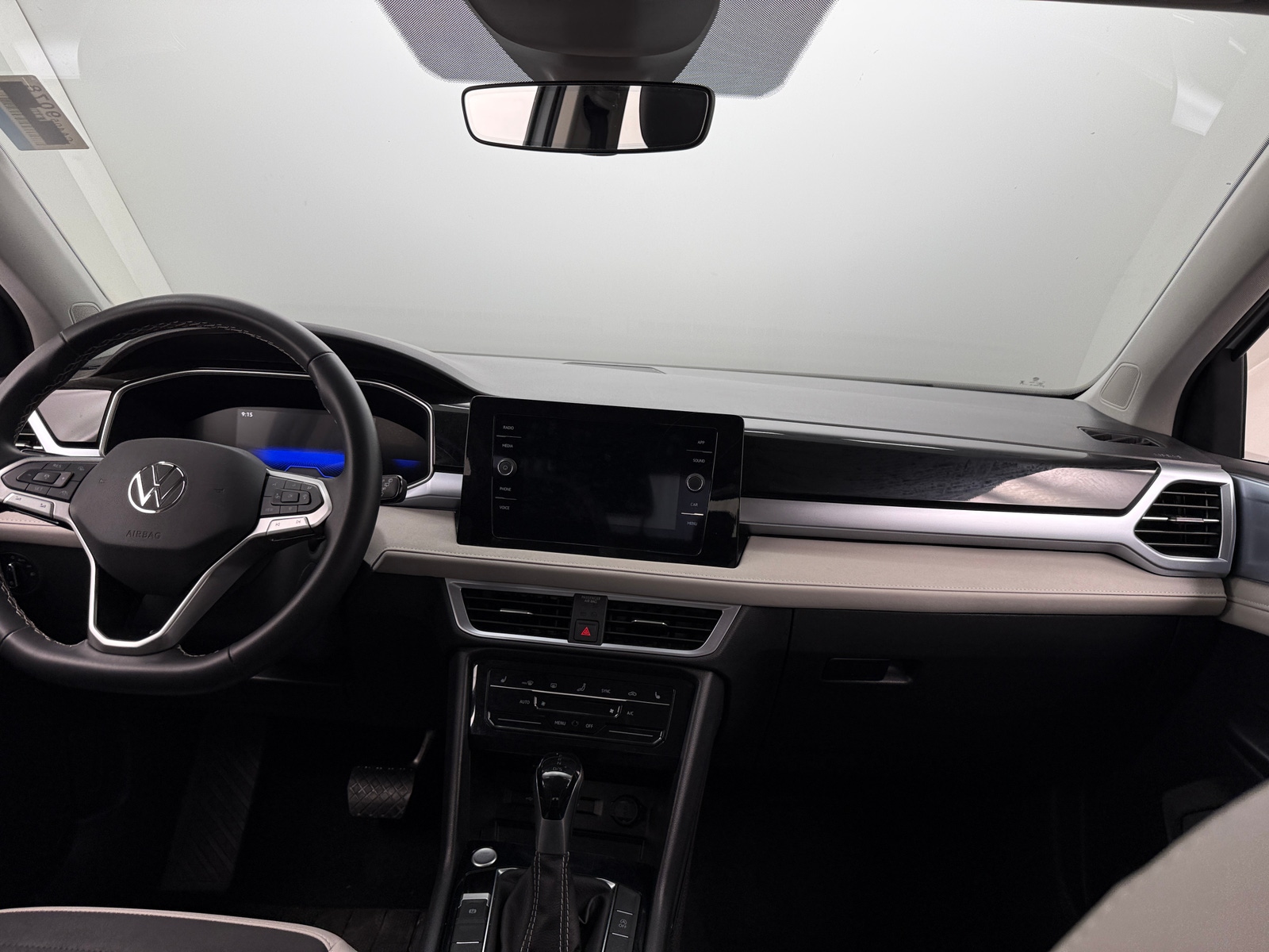 Thumbnail: 2025 Volkswagen Taos - 3