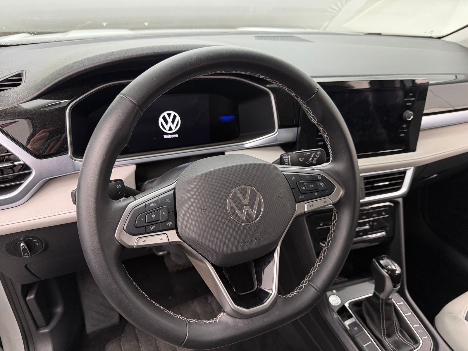 Thumbnail: 2025 Volkswagen Taos - 5