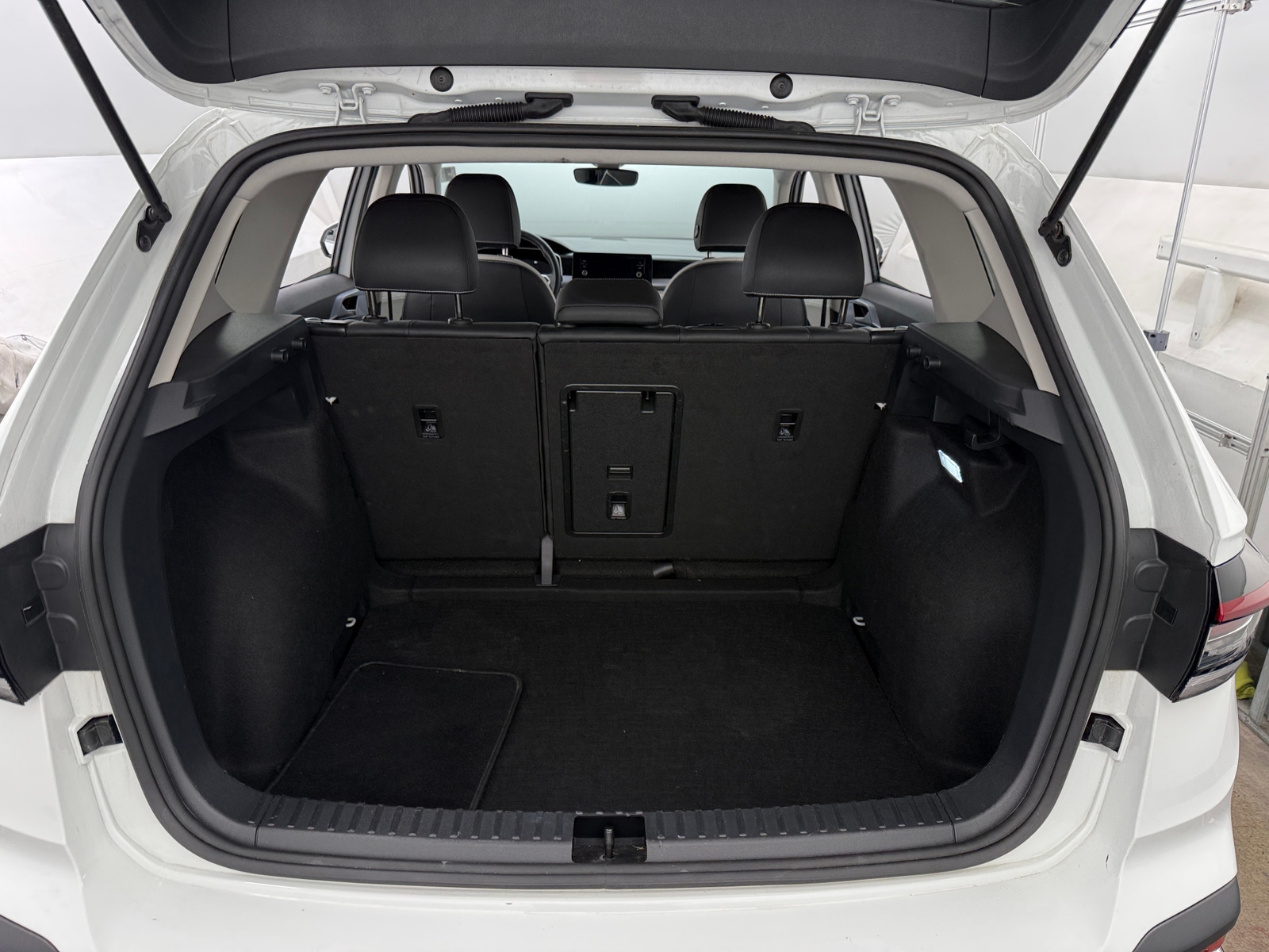 Thumbnail: 2025 Volkswagen Taos - 7