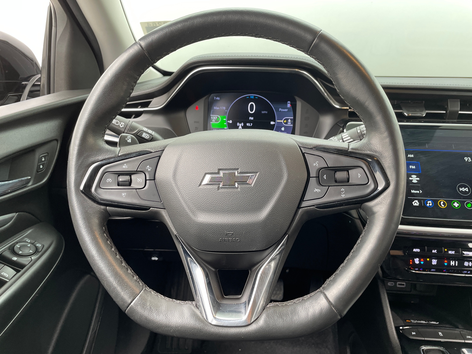 Thumbnail: 2023 Chevrolet Bolt EUV - 4