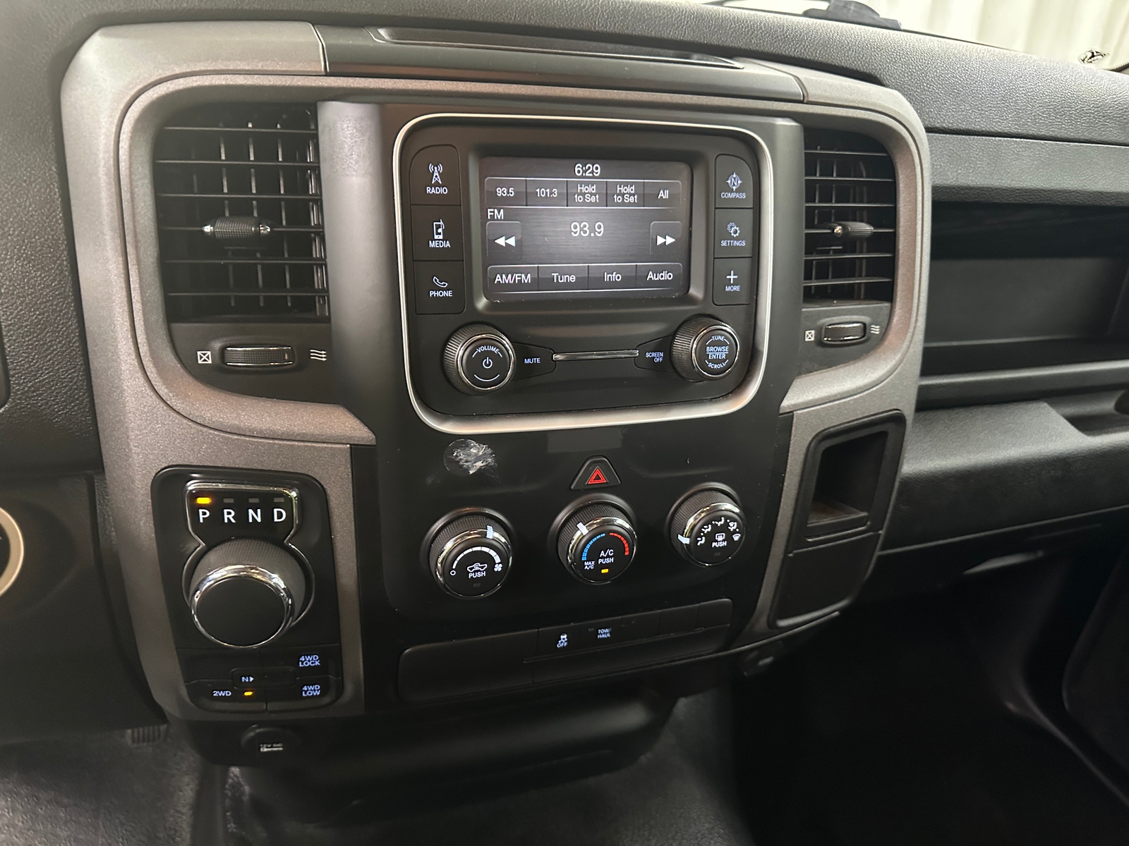 Thumbnail: 2021 RAM 1500 Classic - 3