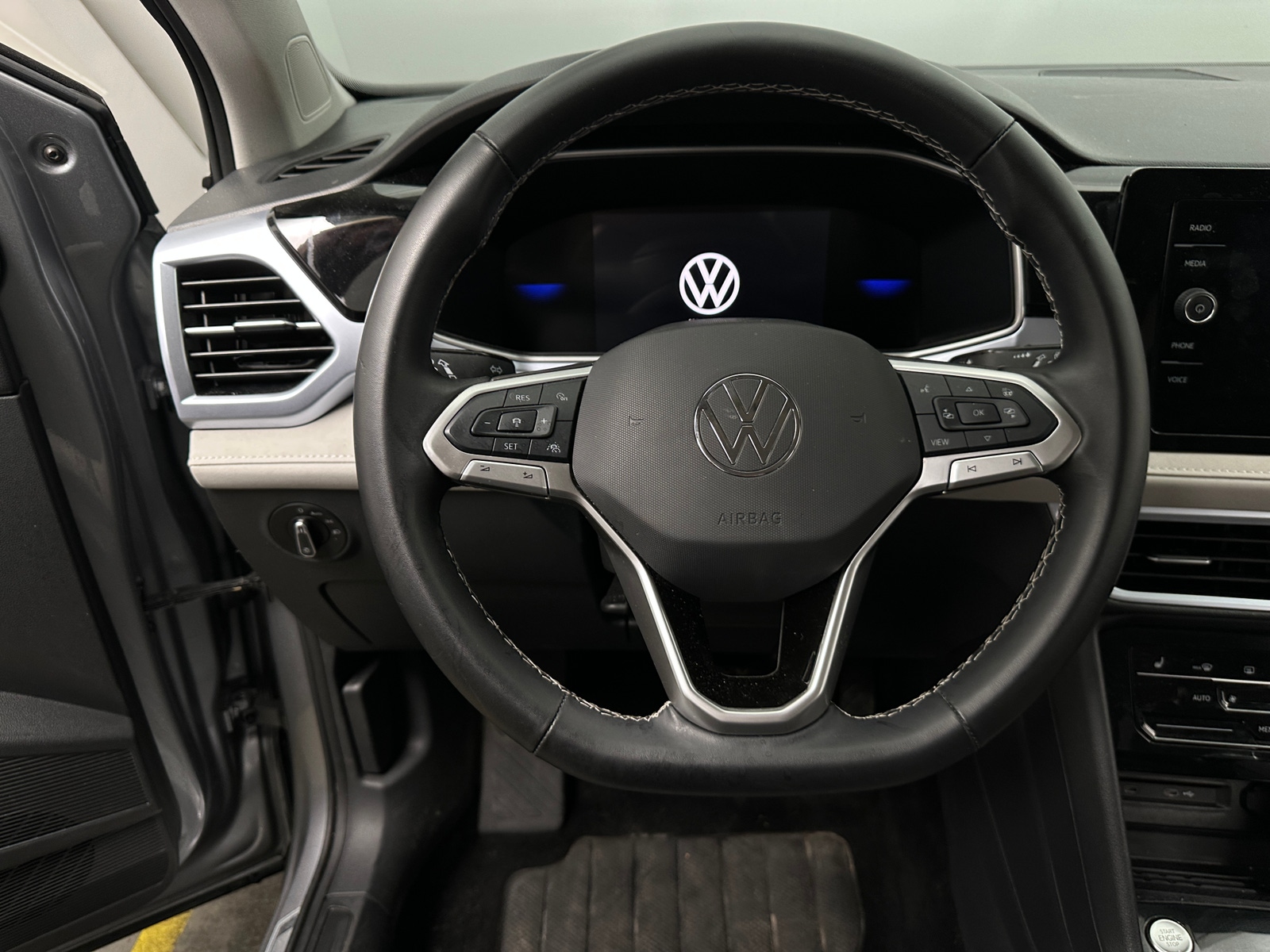 Thumbnail: 2025 Volkswagen Taos - 5