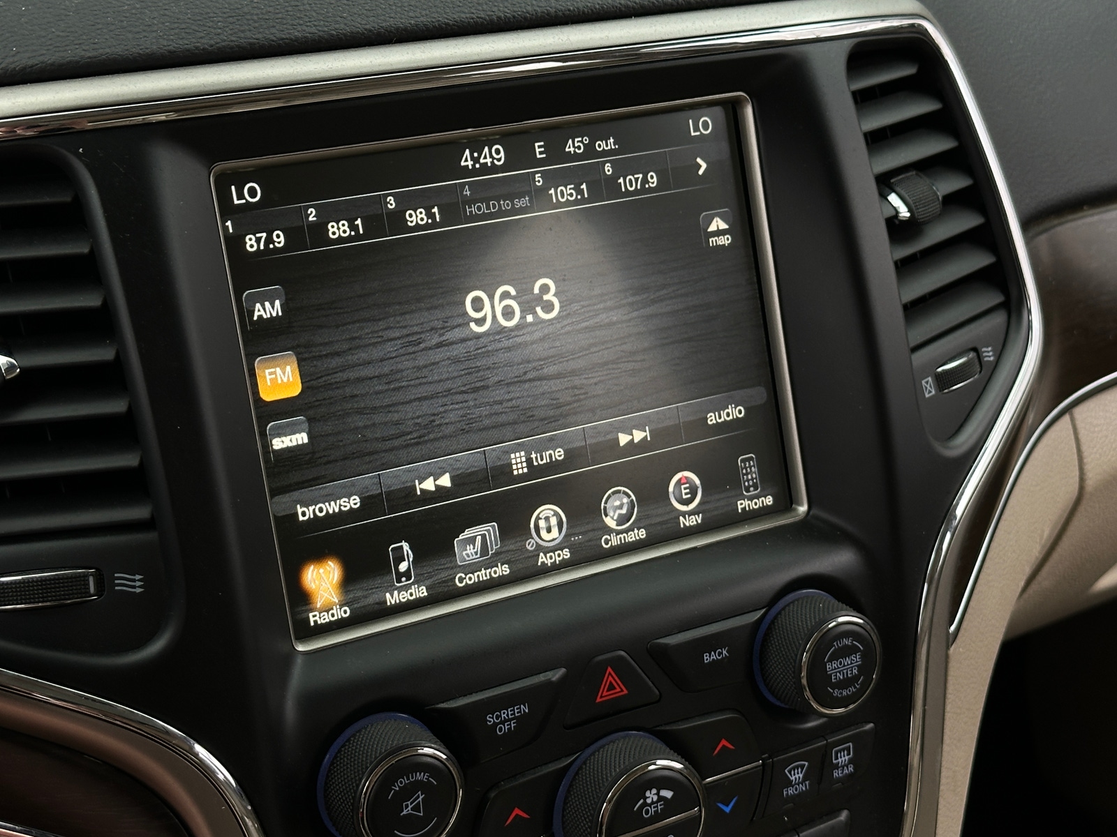 Thumbnail: 2017 Jeep Grand Cherokee - 3