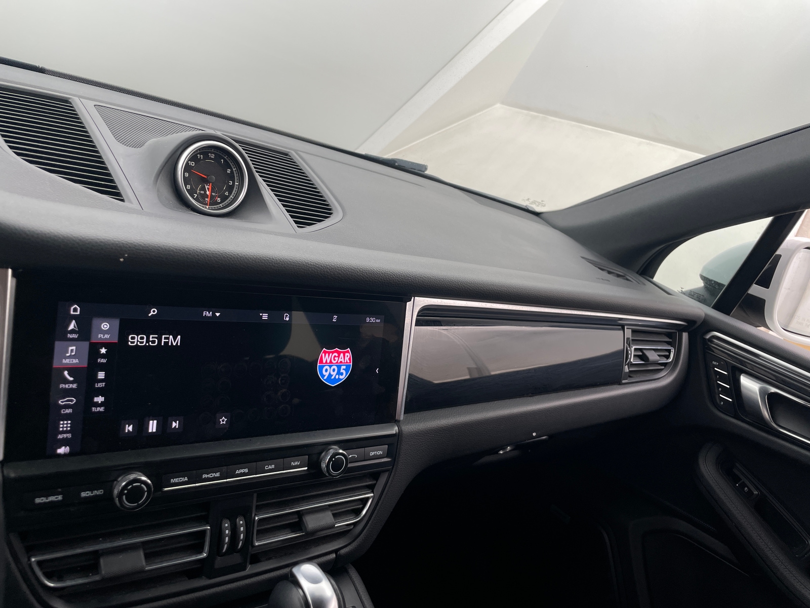 Thumbnail: 2021 Porsche Macan - 3