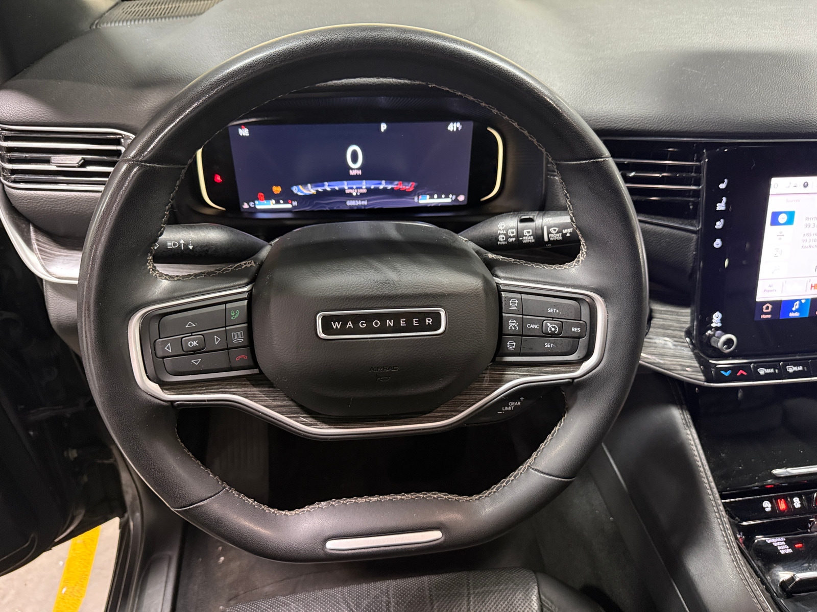 Thumbnail: 2022 Jeep Wagoneer - 4