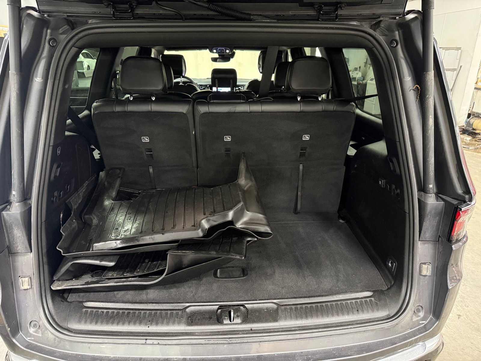 Thumbnail: 2022 Jeep Wagoneer - 6