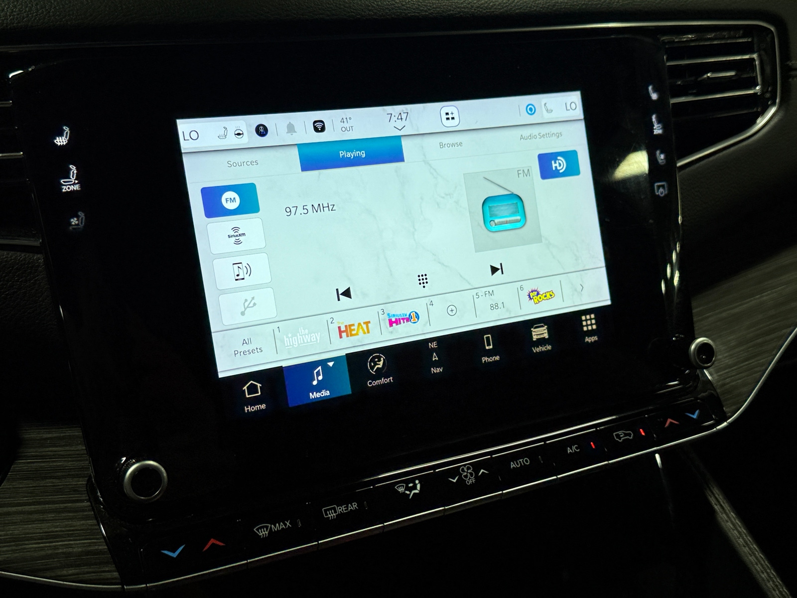 Thumbnail: 2022 Jeep Wagoneer - 3