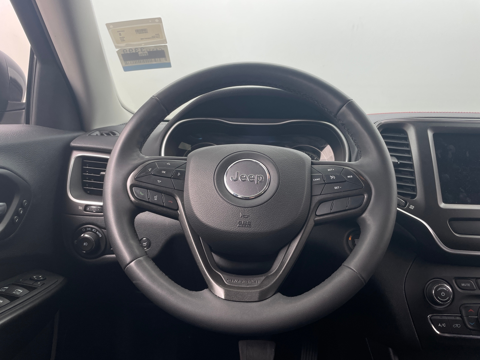 Thumbnail: 2022 Jeep Cherokee - 4