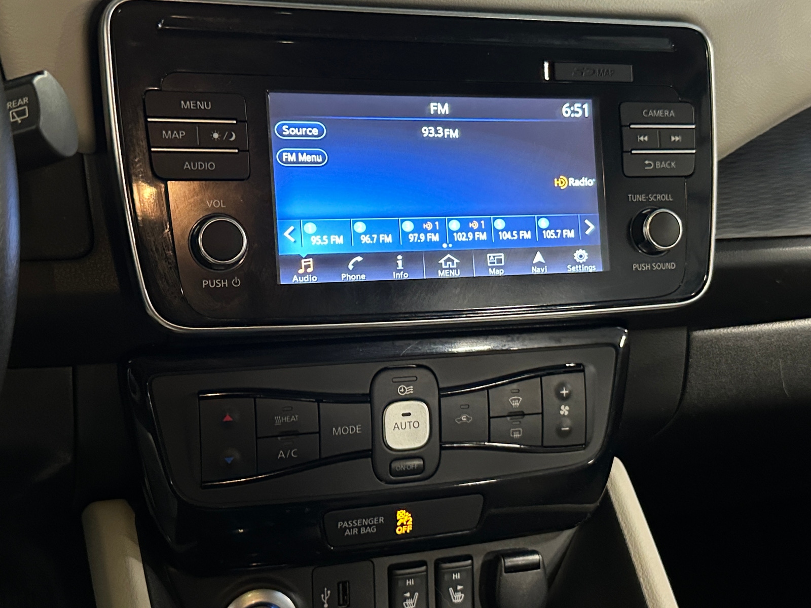 Thumbnail: 2018 Nissan Leaf - 3