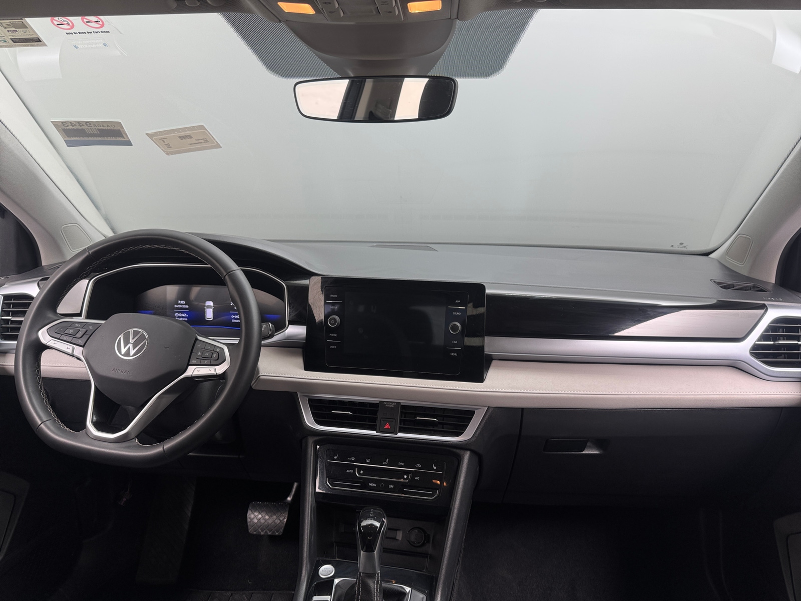 Thumbnail: 2025 Volkswagen Taos - 2