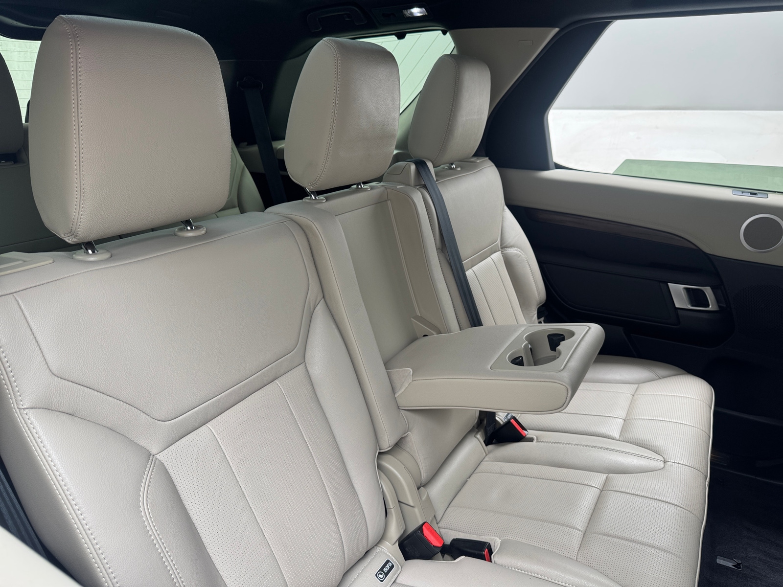 Thumbnail: 2020 Land Rover Discovery - 5