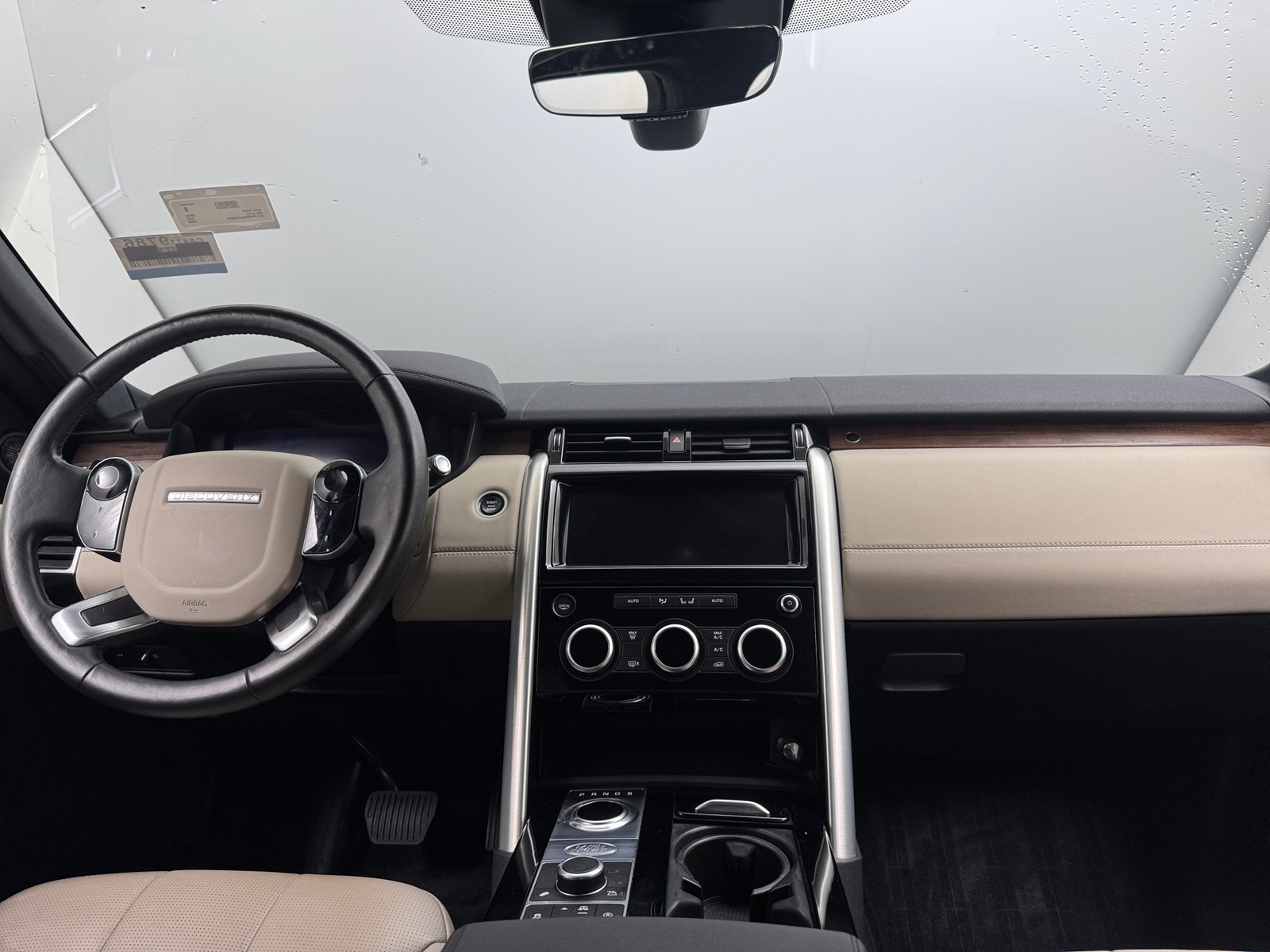 Thumbnail: 2020 Land Rover Discovery - 2