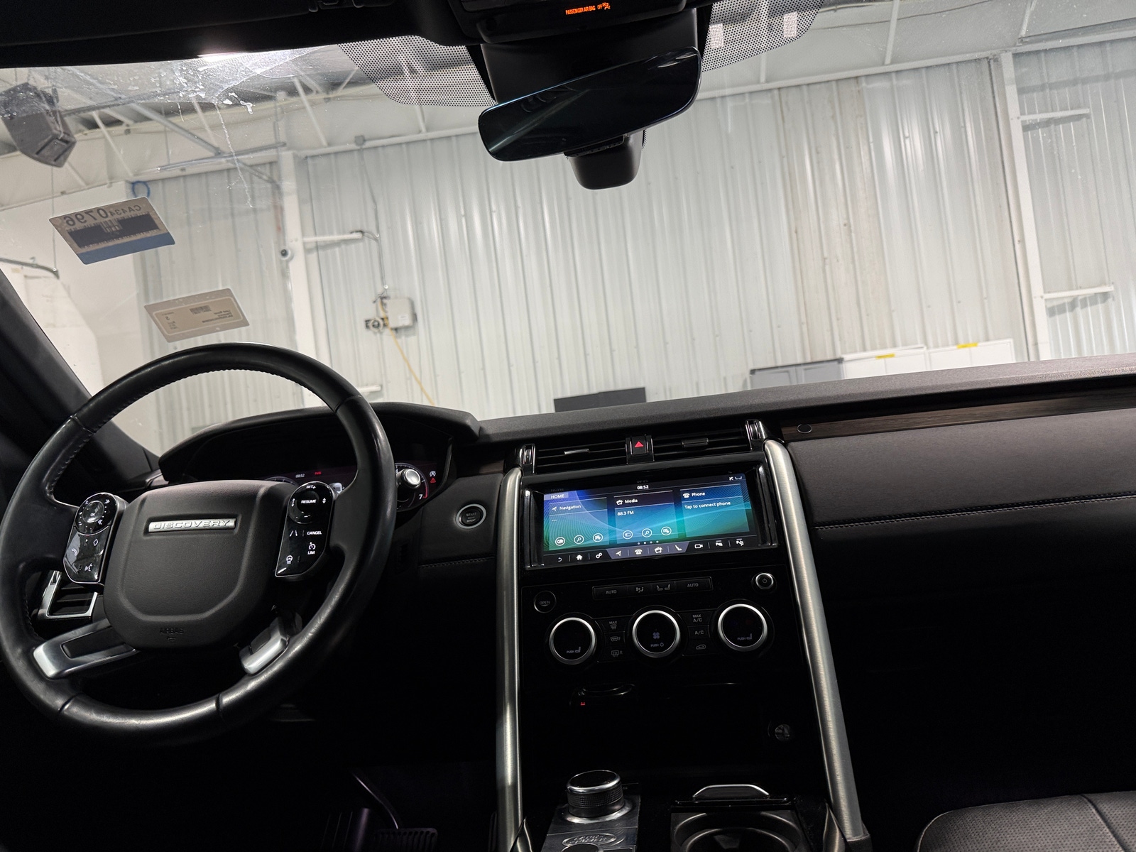 Thumbnail: 2020 Land Rover Discovery - 2