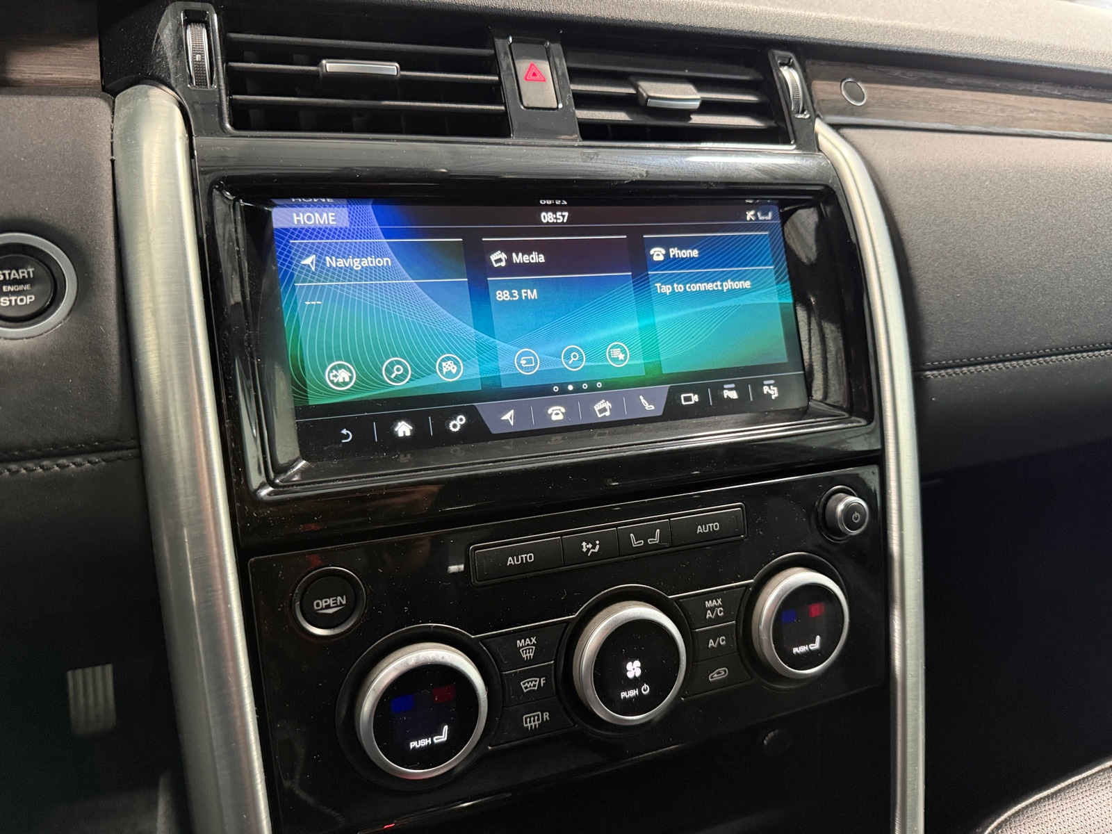 Thumbnail: 2020 Land Rover Discovery - 3