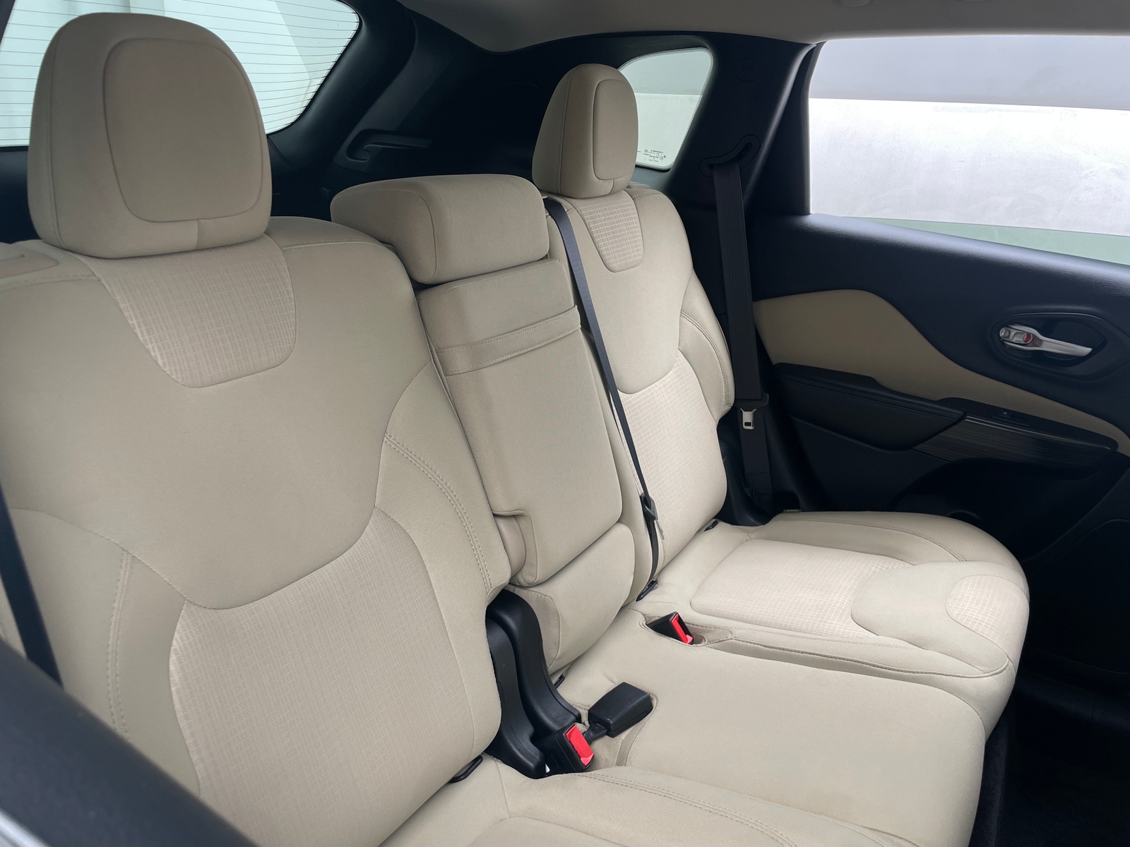 Thumbnail: 2016 Jeep Cherokee - 6