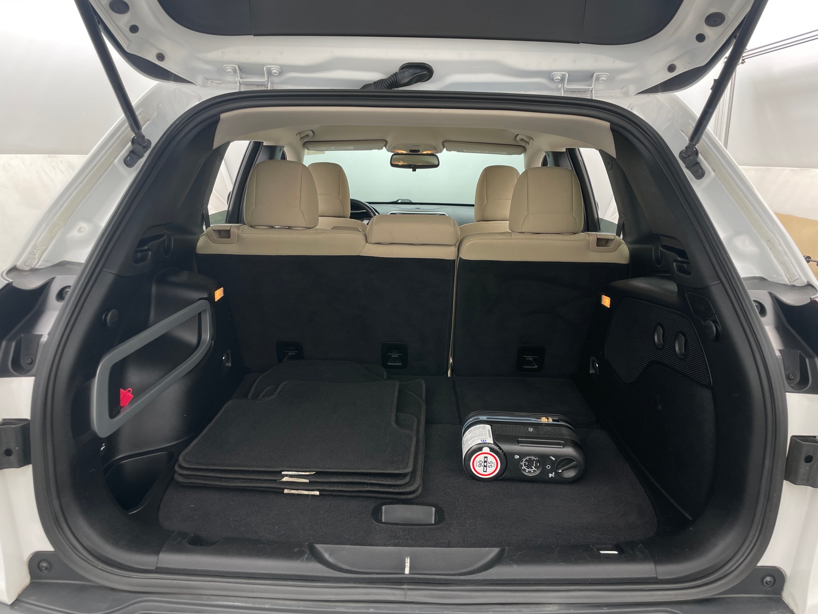 Thumbnail: 2016 Jeep Cherokee - 7