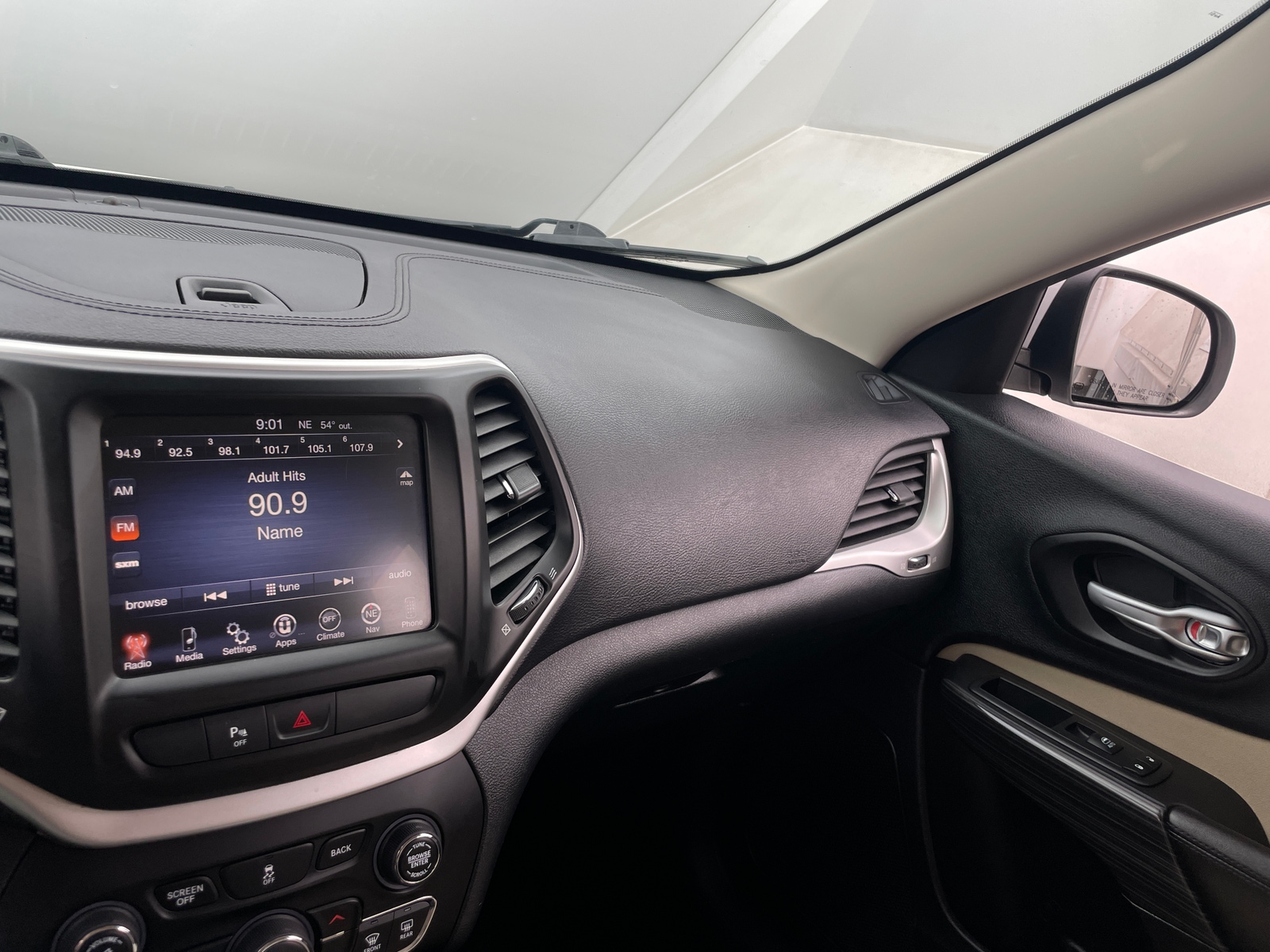 Thumbnail: 2016 Jeep Cherokee - 4