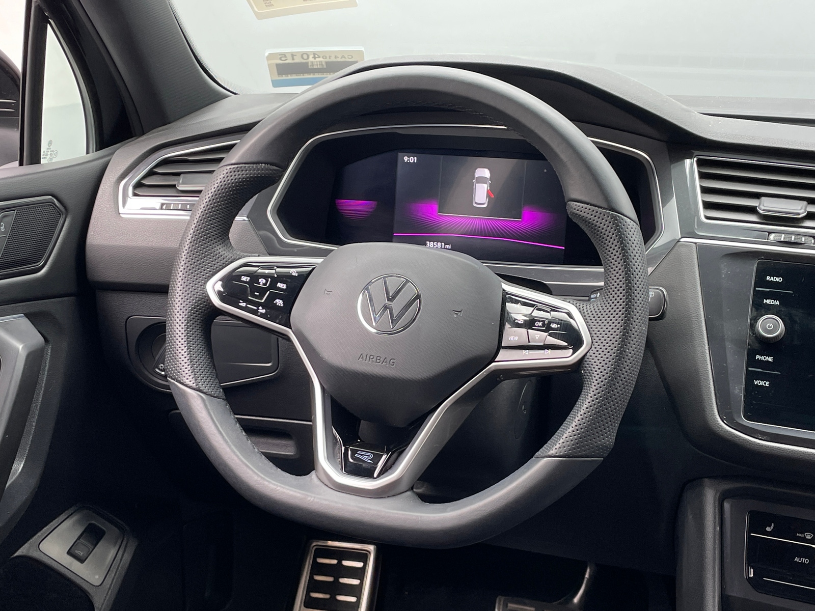 Thumbnail: 2022 Volkswagen Tiguan - 4