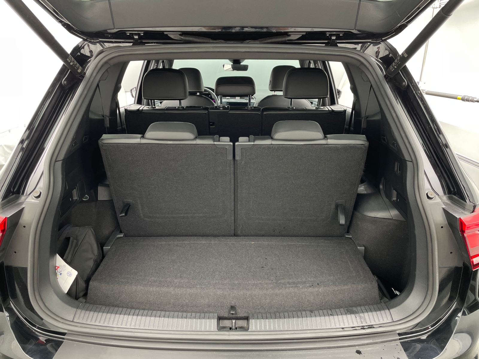 Thumbnail: 2022 Volkswagen Tiguan - 6