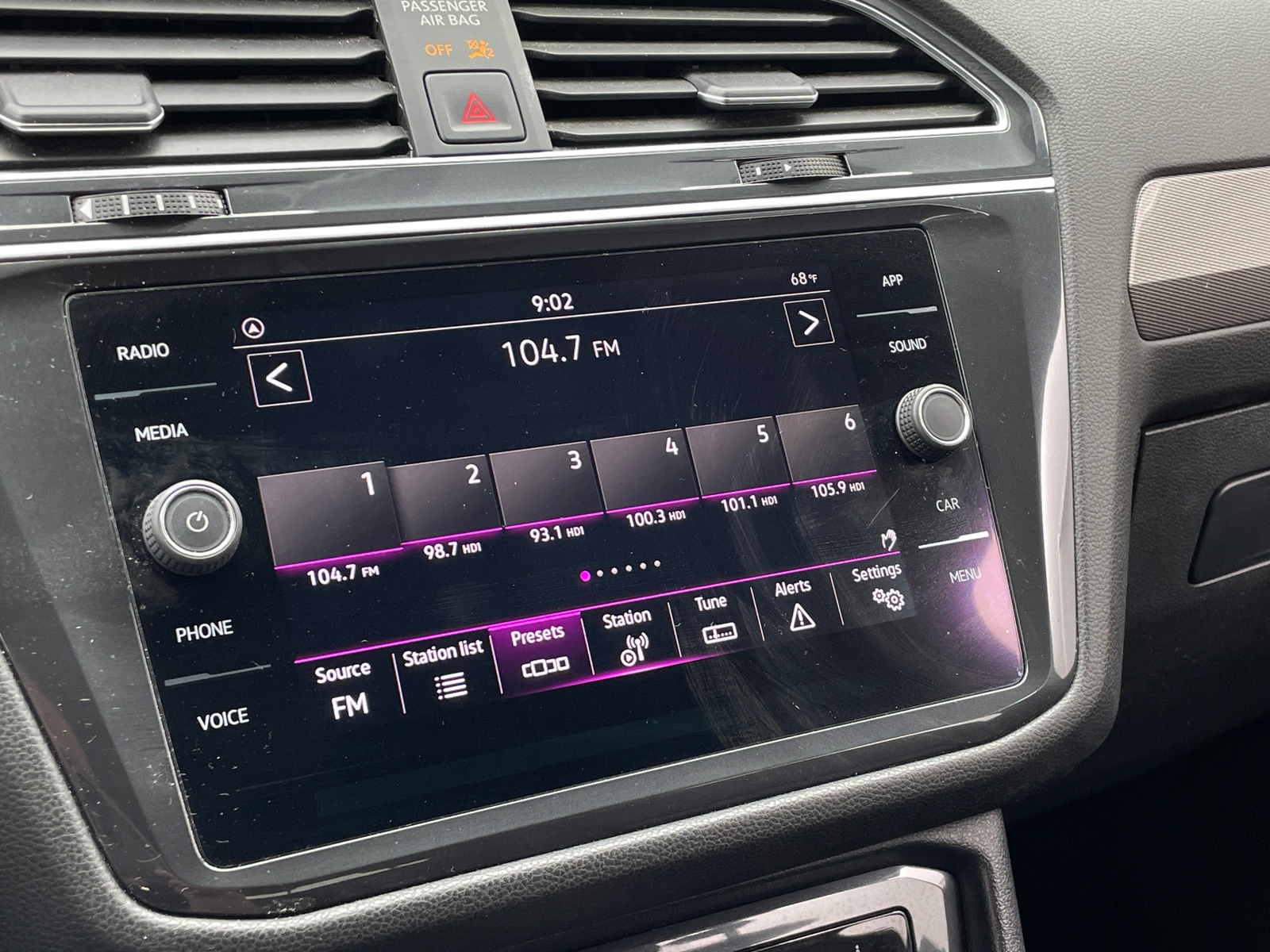 Thumbnail: 2022 Volkswagen Tiguan - 3