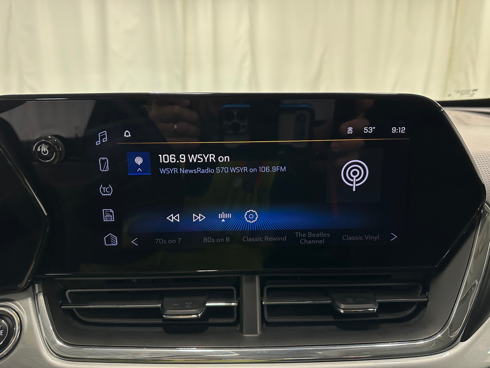 Thumbnail: 2025 Chevrolet Trax - 4