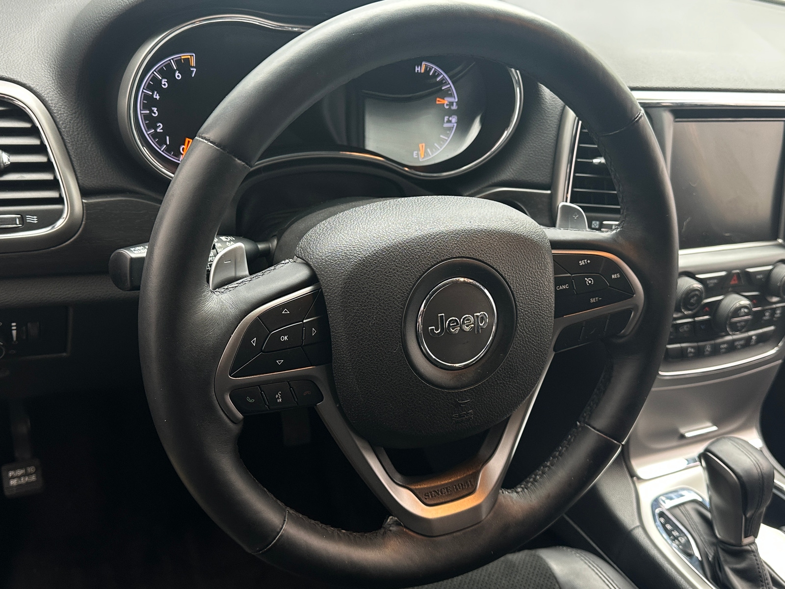 Thumbnail: 2017 Jeep Grand Cherokee - 5