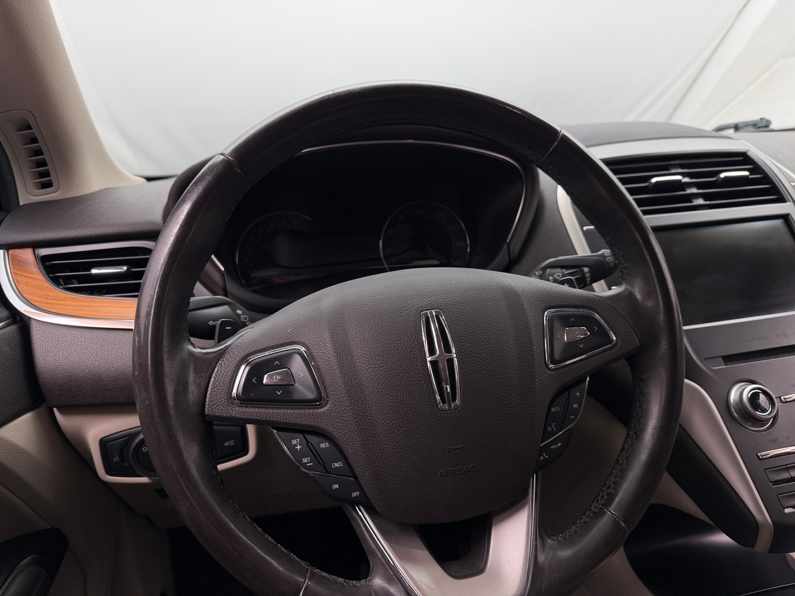 Thumbnail: 2017 Lincoln MKC - 4