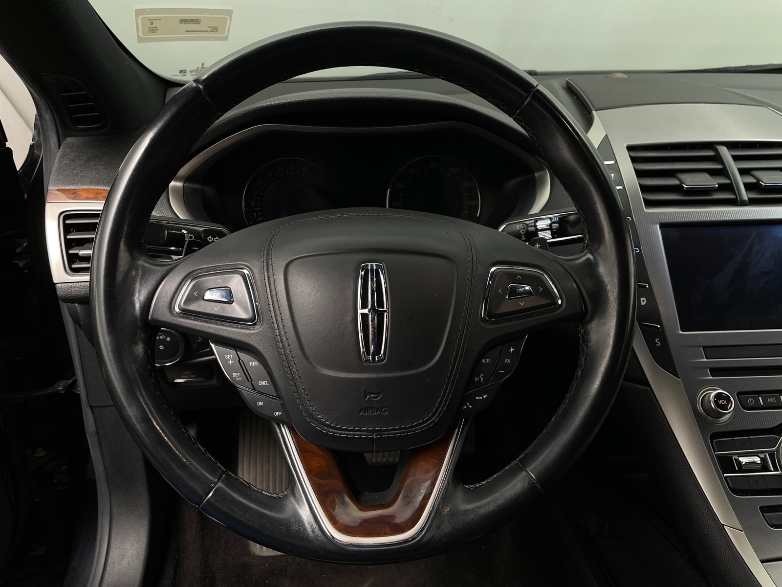 Thumbnail: 2017 Lincoln MKZ - 4