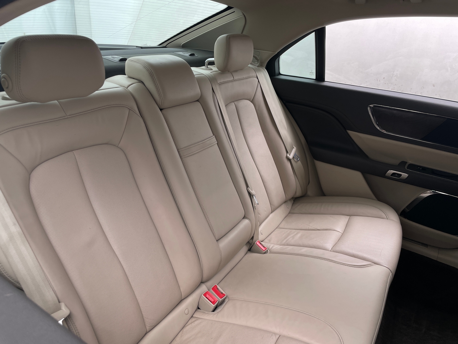 Thumbnail: 2017 Lincoln Continental - 5