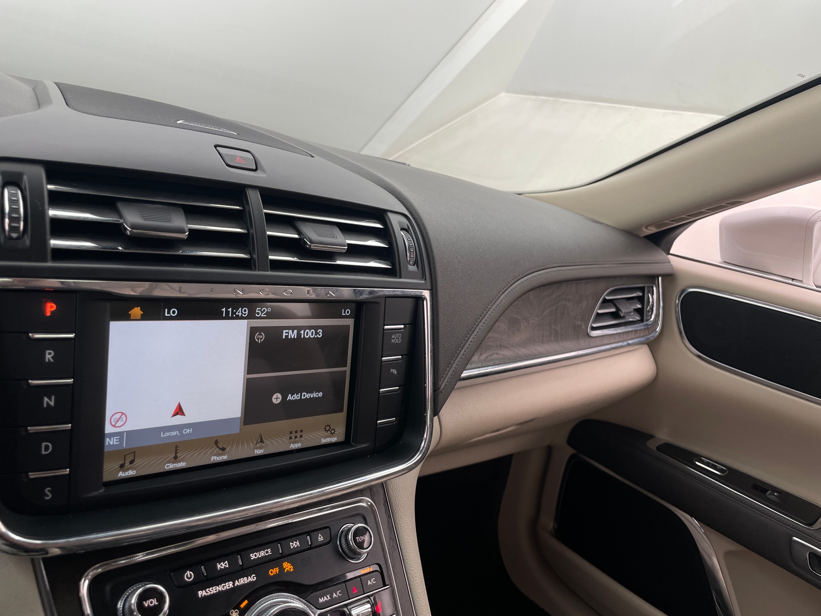 Thumbnail: 2017 Lincoln Continental - 3