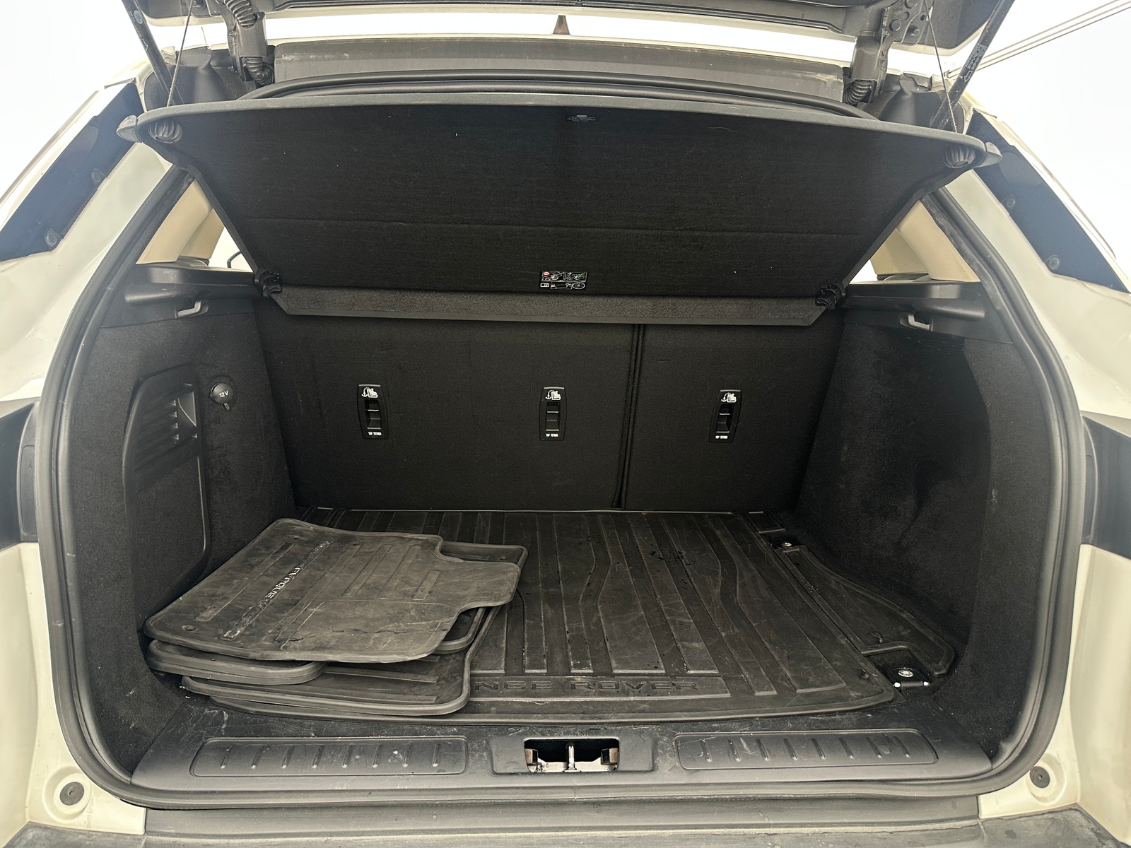 Thumbnail: 2019 Land Rover Range Rover Evoque - 6