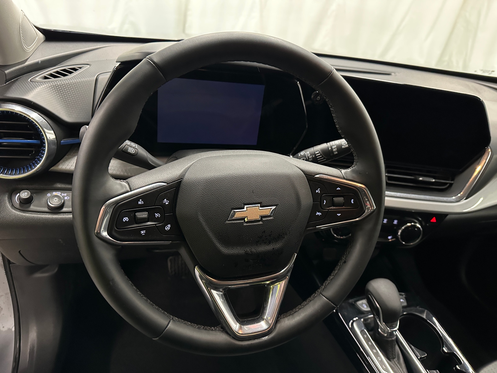 Thumbnail: 2025 Chevrolet Trax - 5