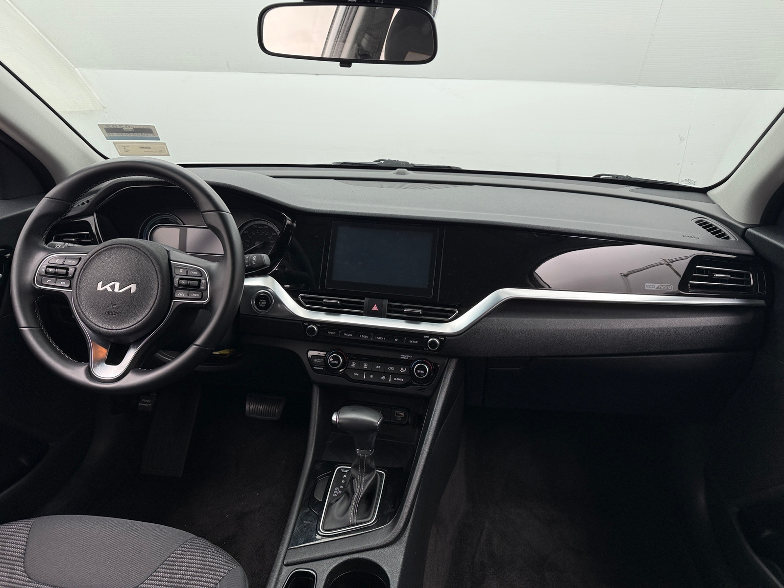 Thumbnail: 2022 Kia Niro - 3