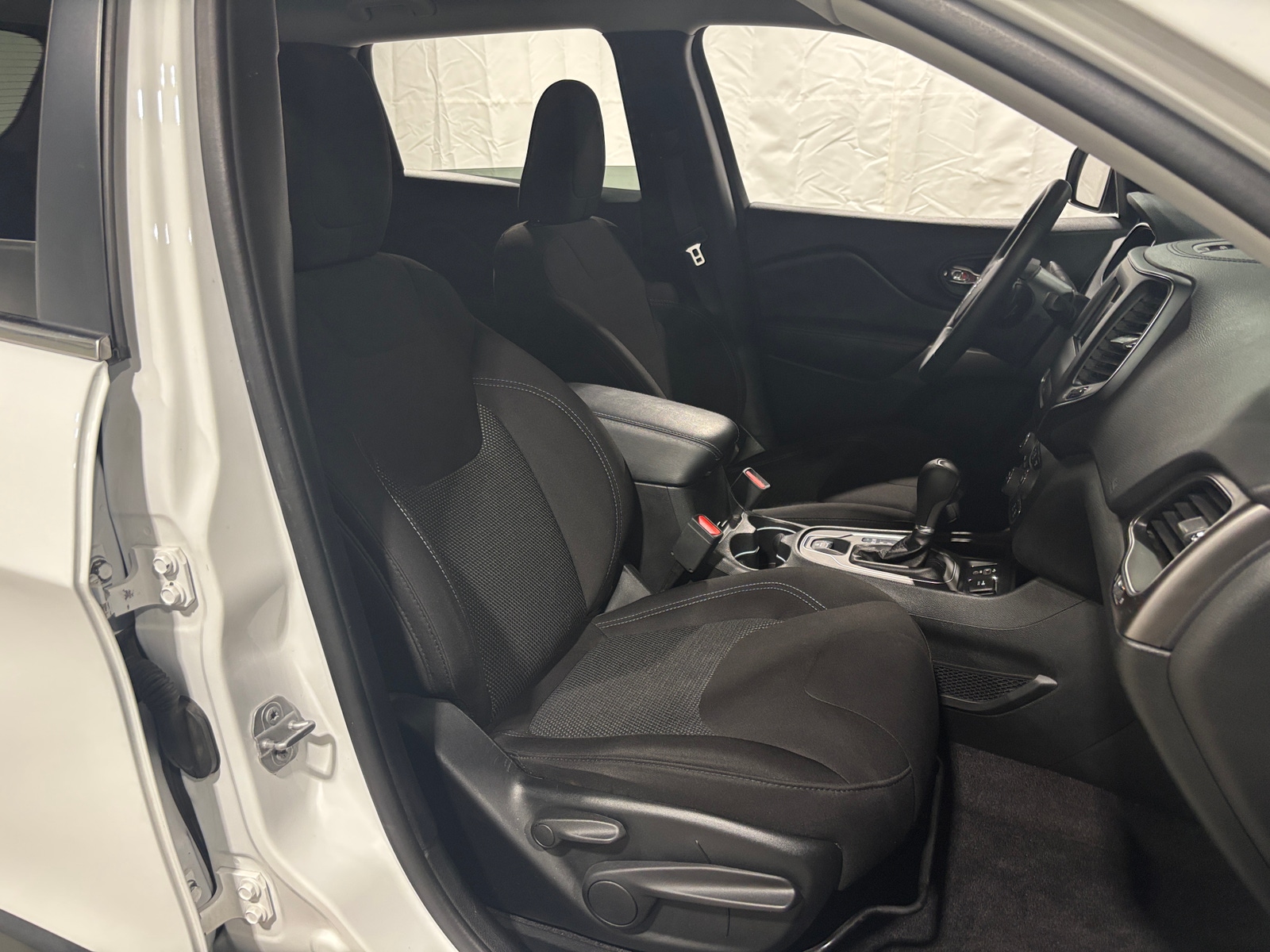 Thumbnail: 2019 Jeep Cherokee - 2