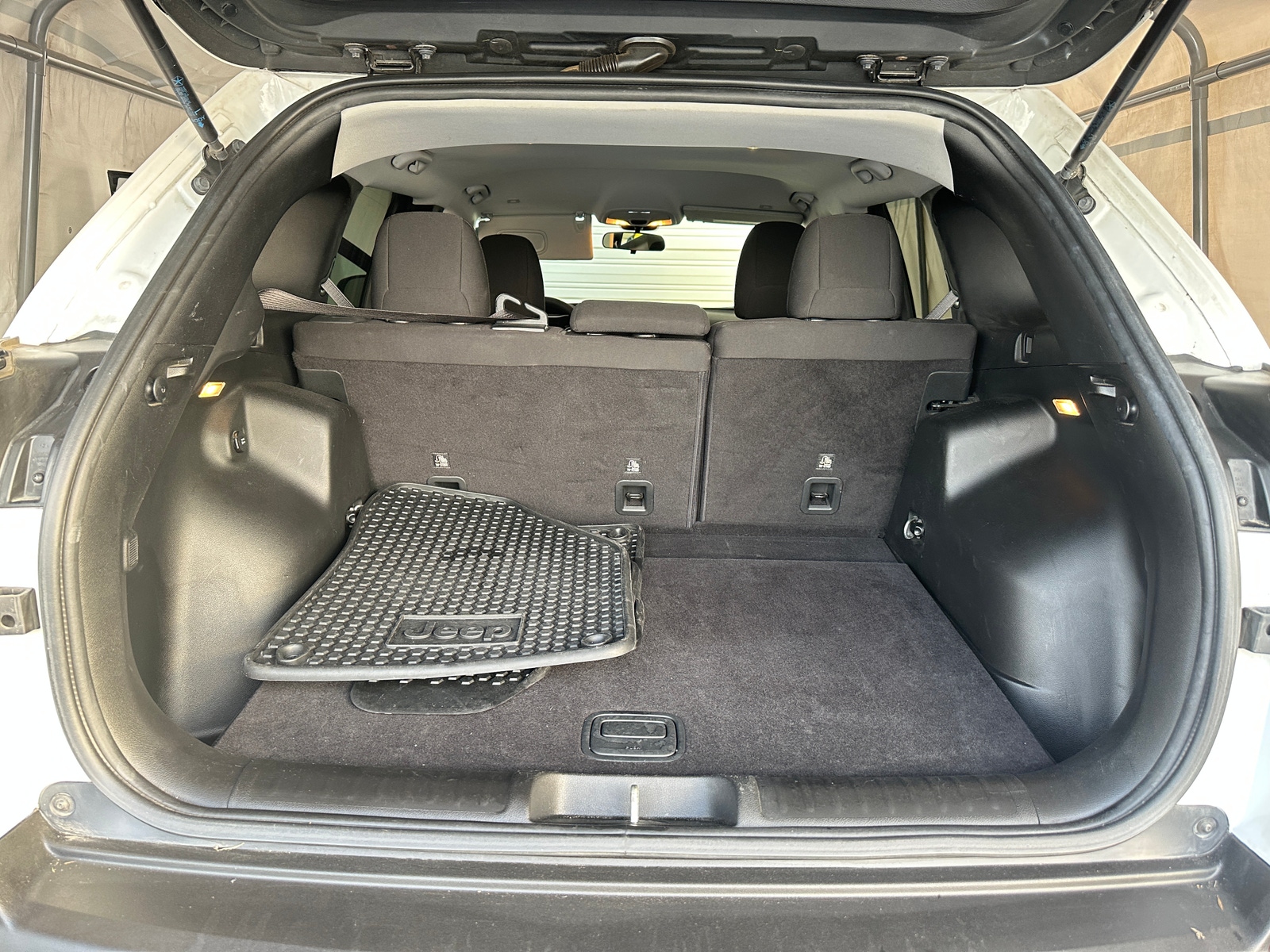 Thumbnail: 2019 Jeep Cherokee - 7