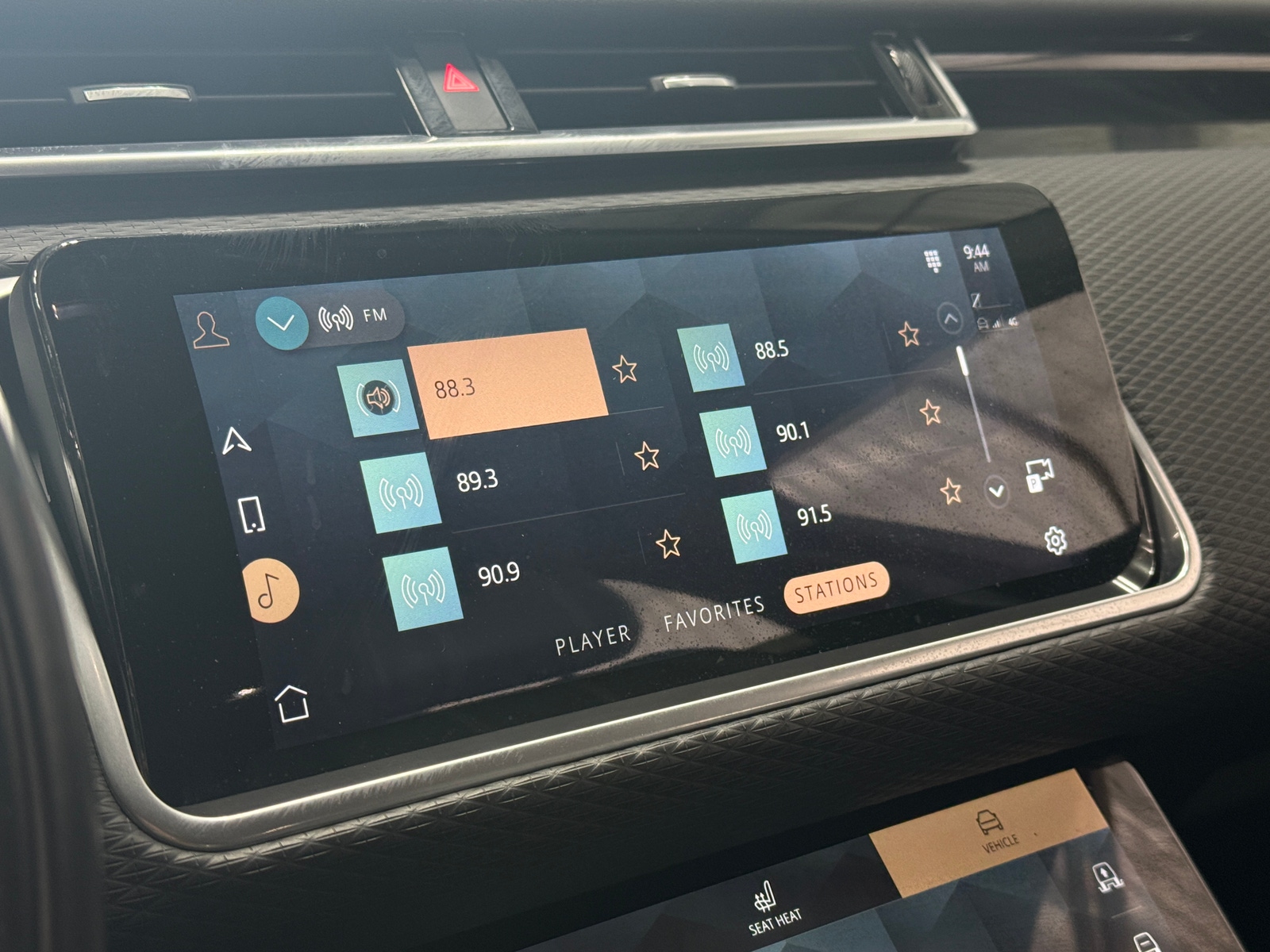 Thumbnail: 2021 Land Rover Range Rover Velar - 3