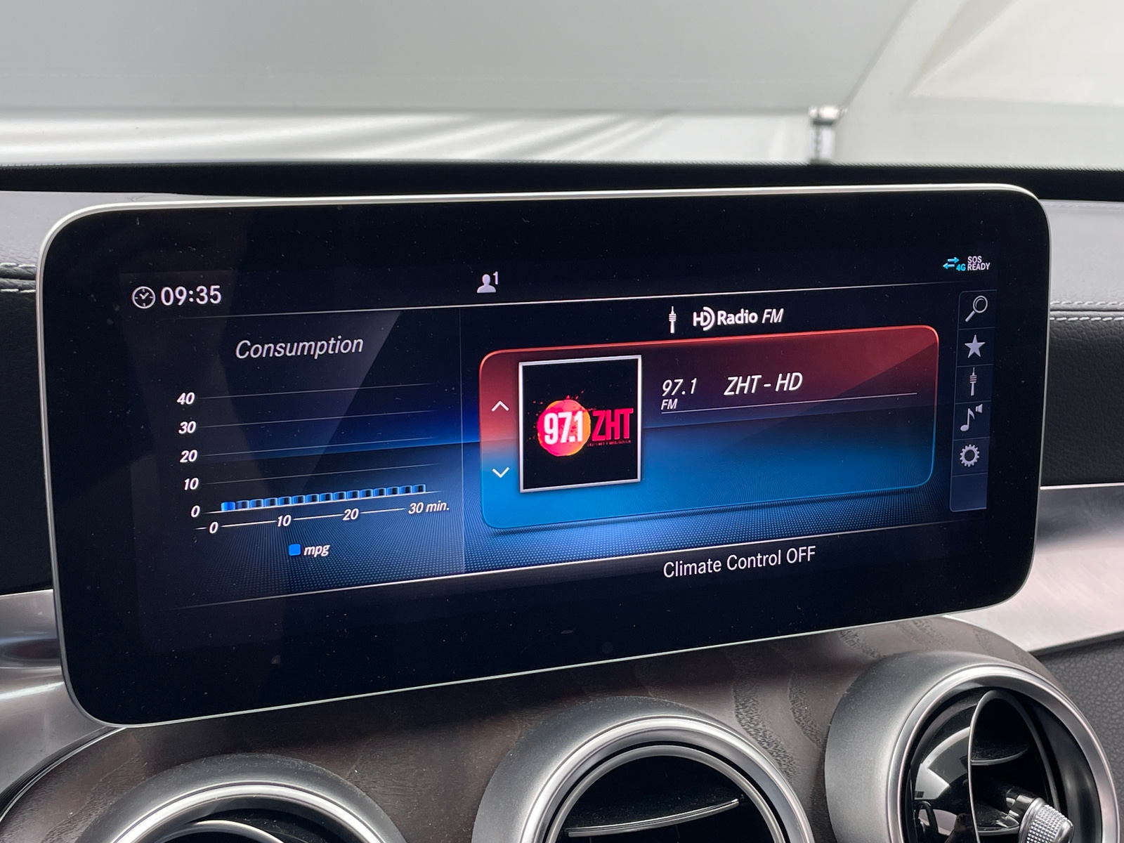 Thumbnail: 2021 Mercedes-Benz C-Class - 3