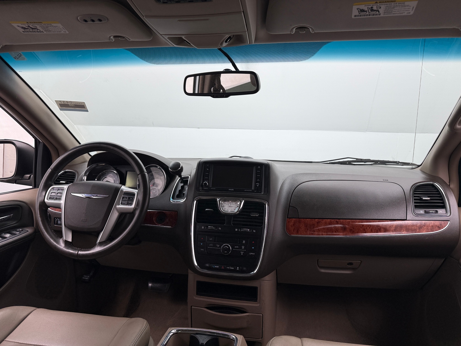 Thumbnail: 2016 Chrysler Town & Country - 2