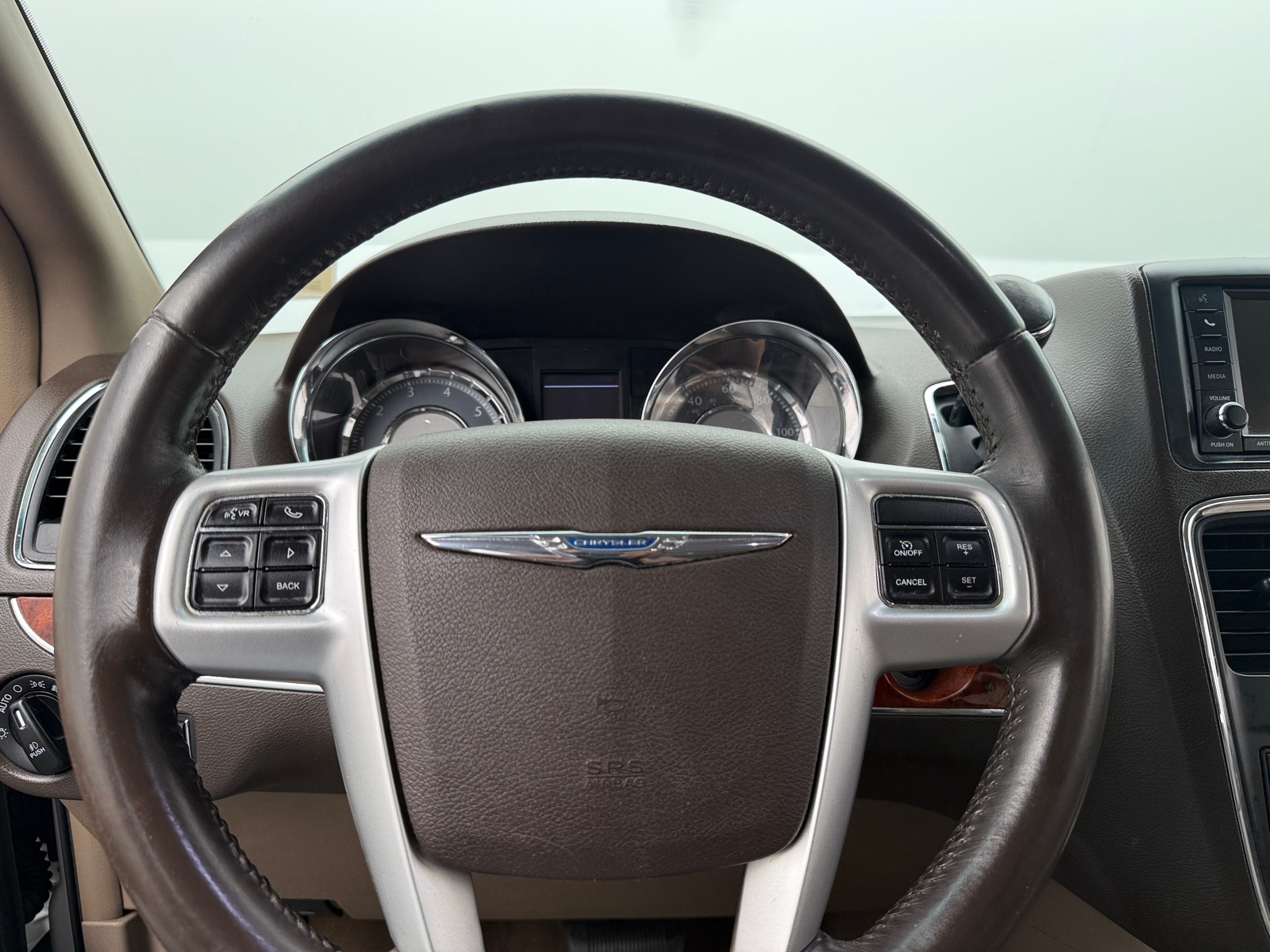 Thumbnail: 2016 Chrysler Town & Country - 4