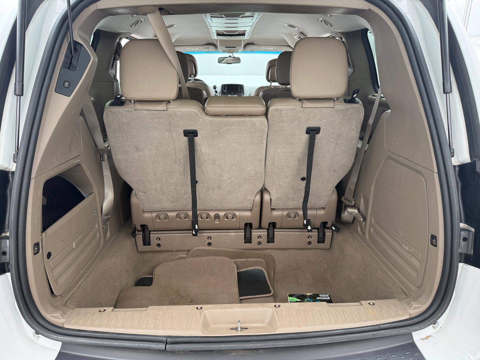 Thumbnail: 2016 Chrysler Town & Country - 6