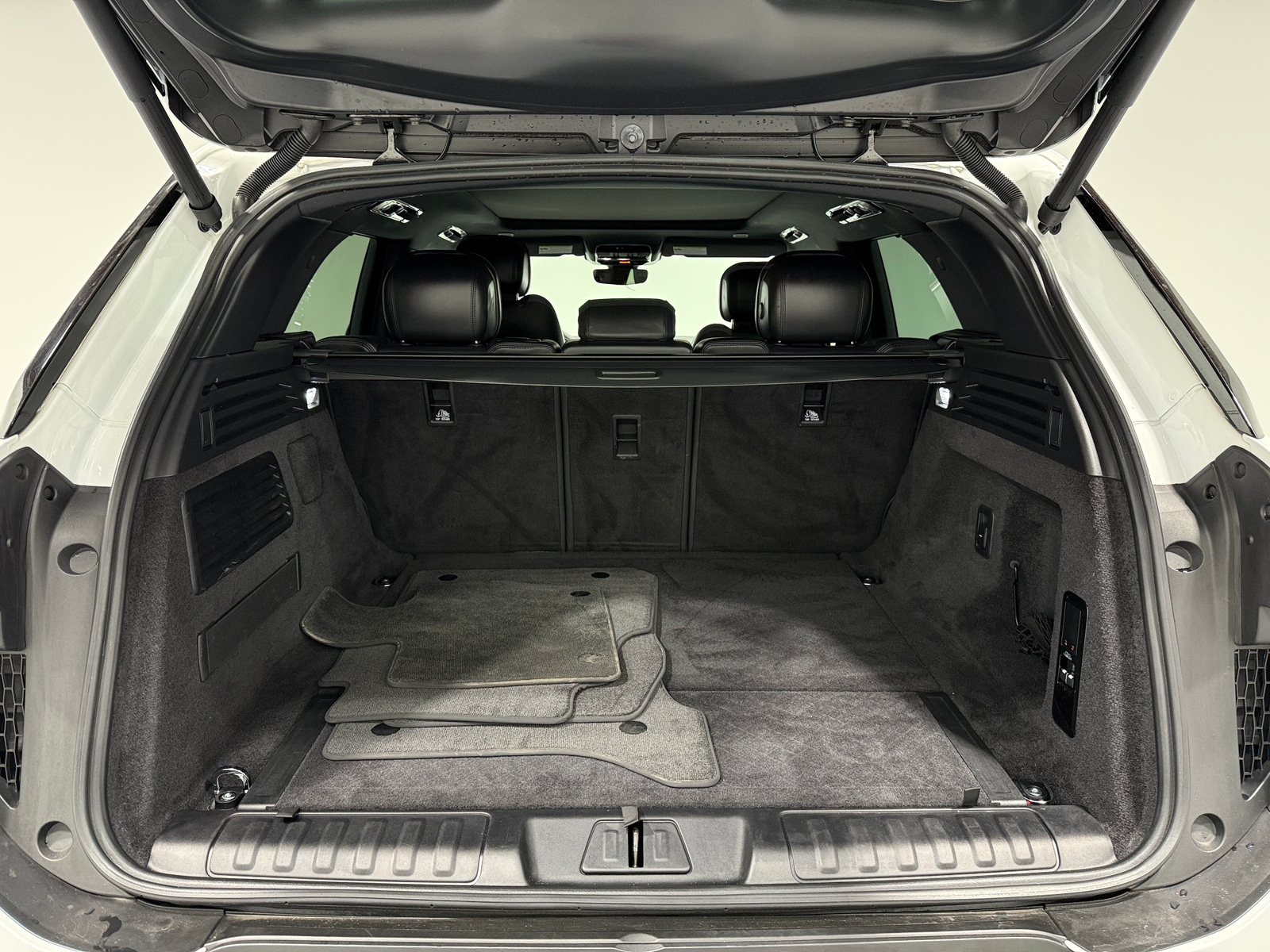 Thumbnail: 2024 Land Rover Range Rover Sport - 6