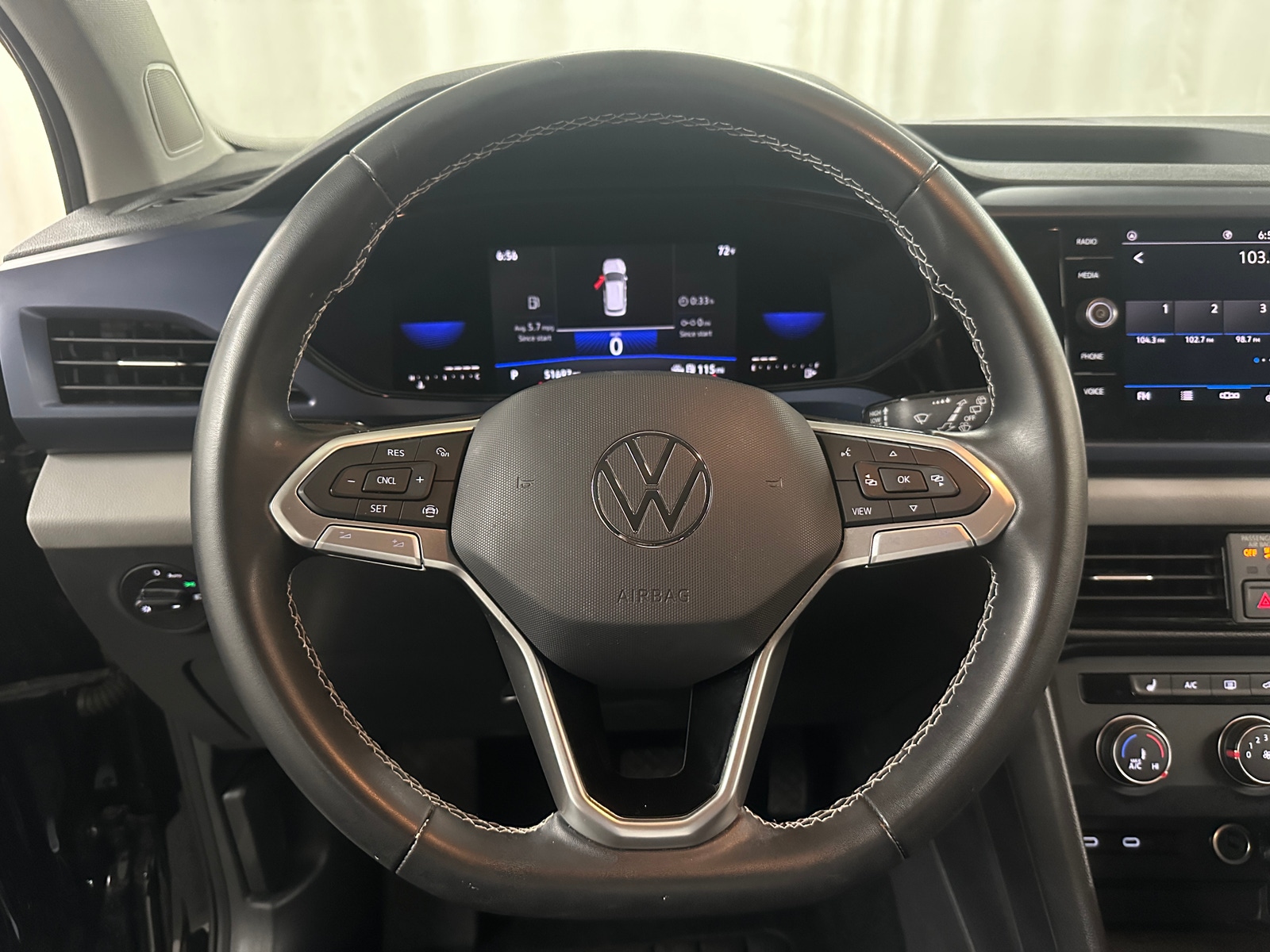 Thumbnail: 2022 Volkswagen Taos - 4