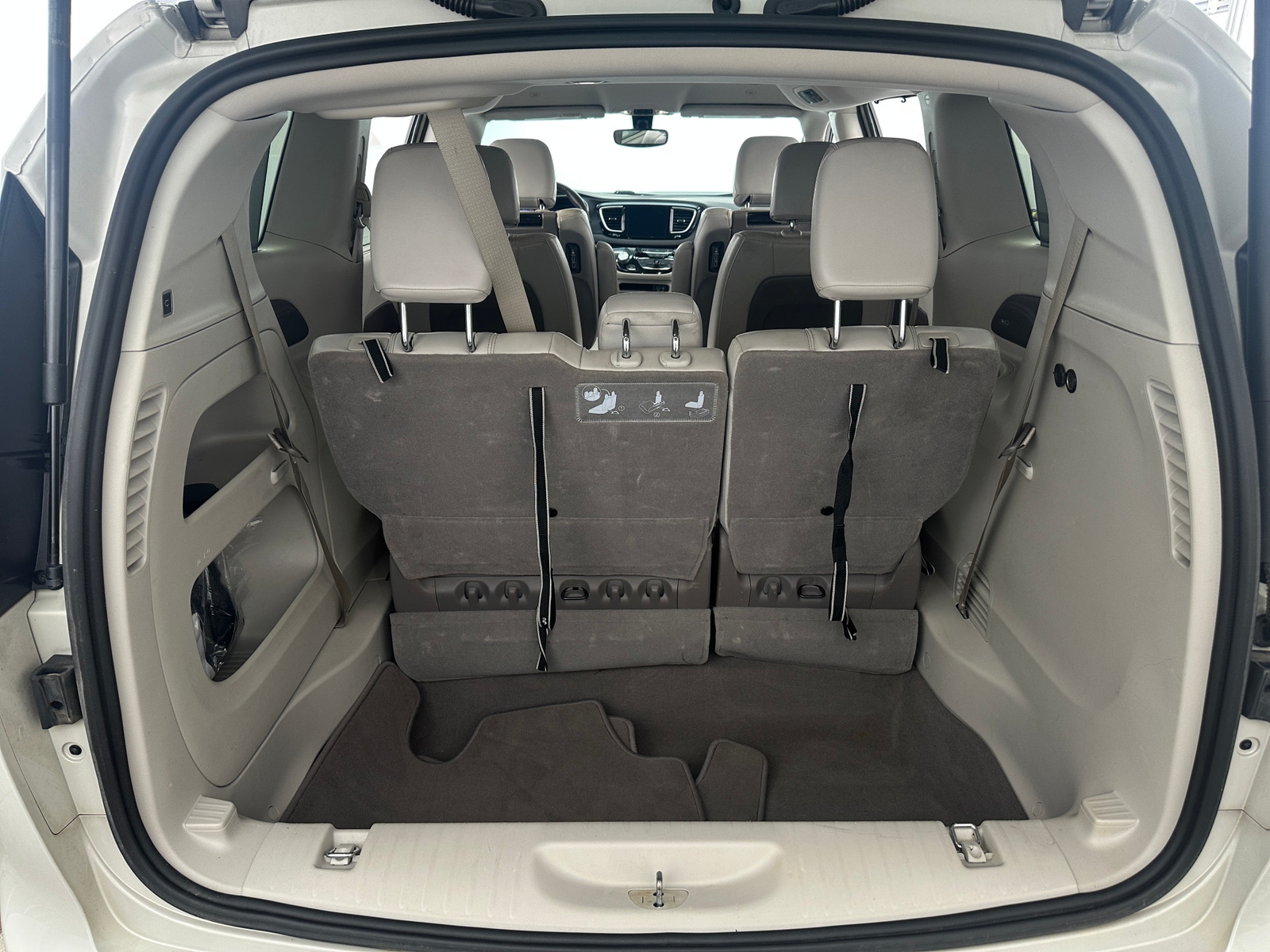 Thumbnail: 2020 Chrysler Pacifica - 6