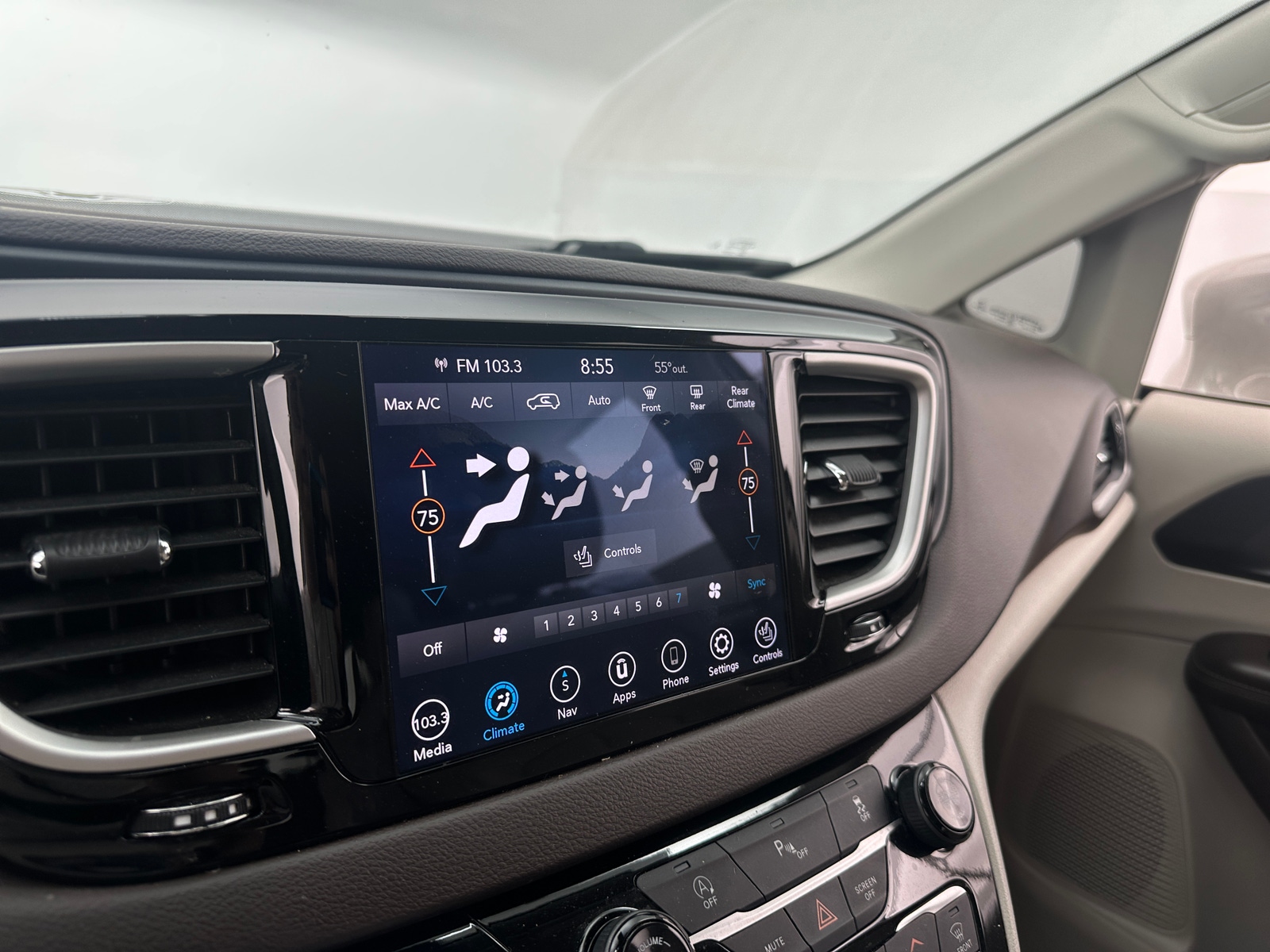 Thumbnail: 2020 Chrysler Pacifica - 3