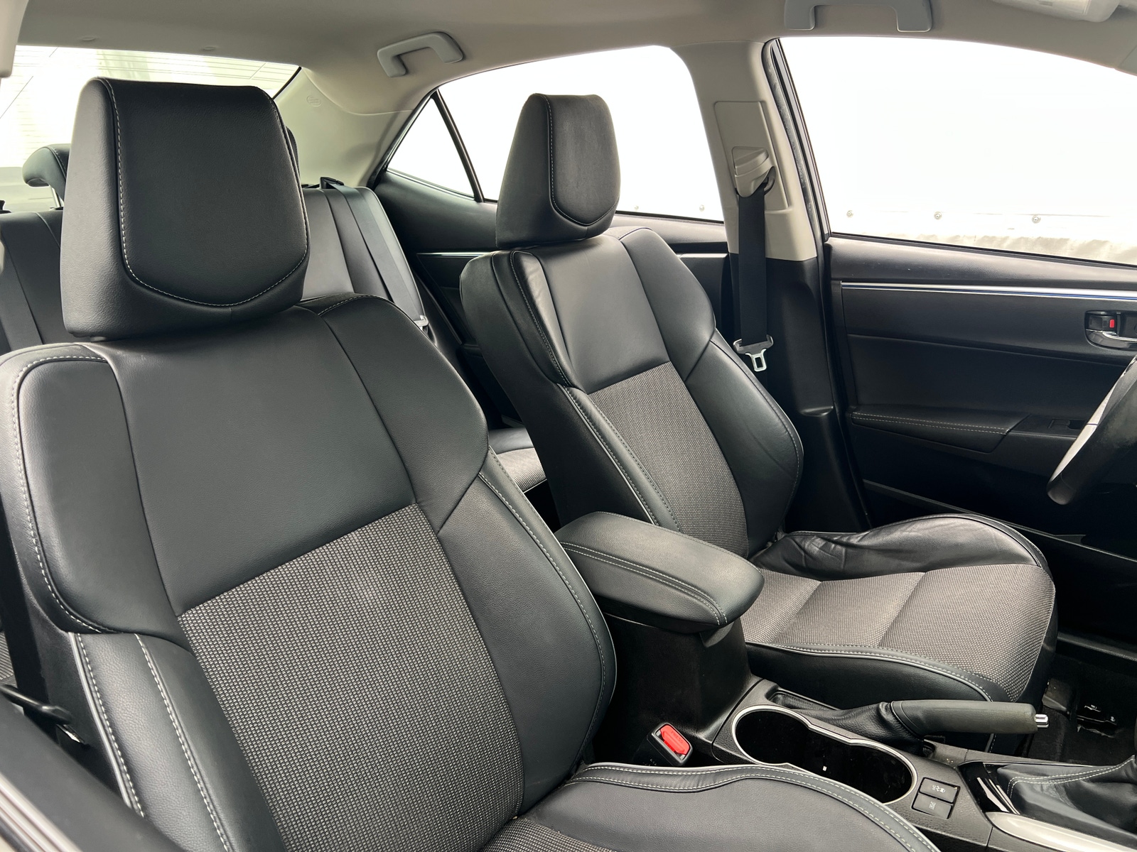 Thumbnail: 2015 Toyota Corolla - 2
