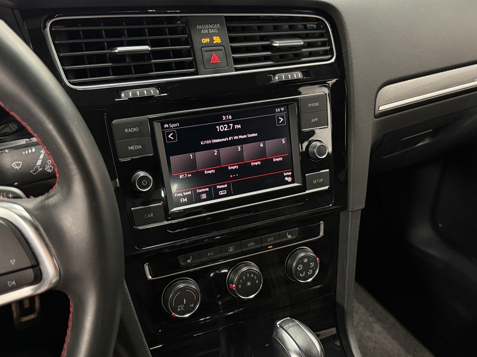 Thumbnail: 2019 Volkswagen Golf - 4